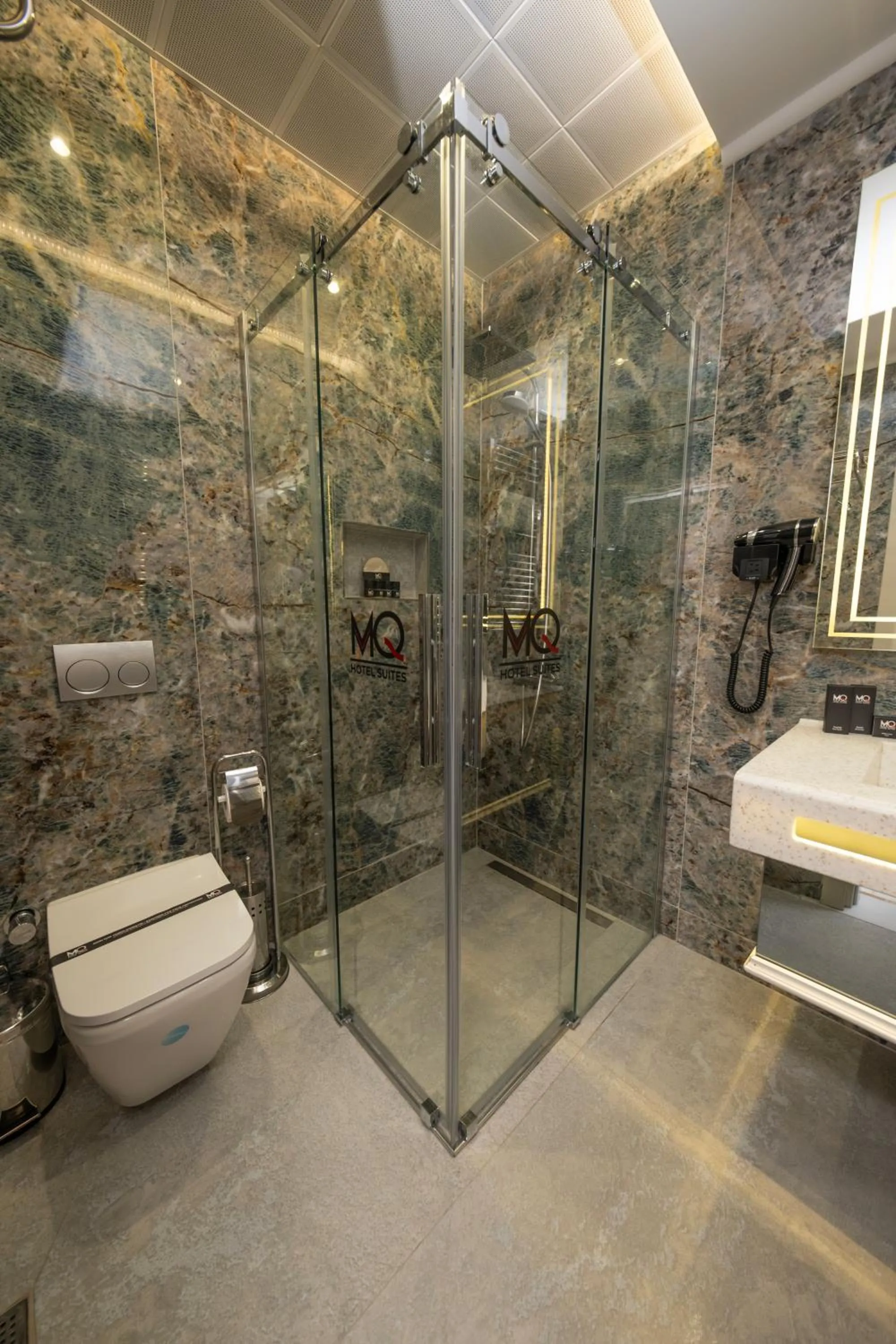 MQ Hotel Suites & SPA