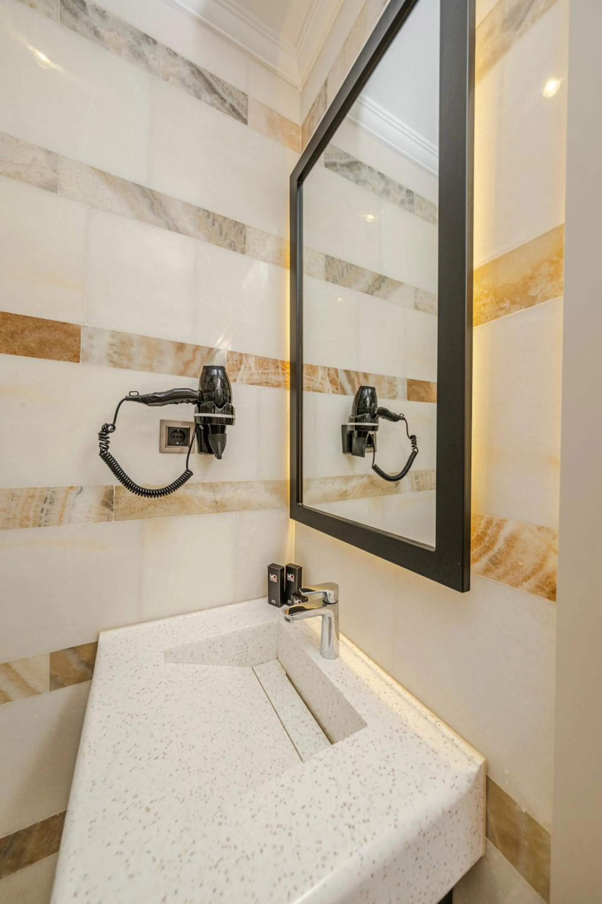 MQ Hotel Suites & SPA