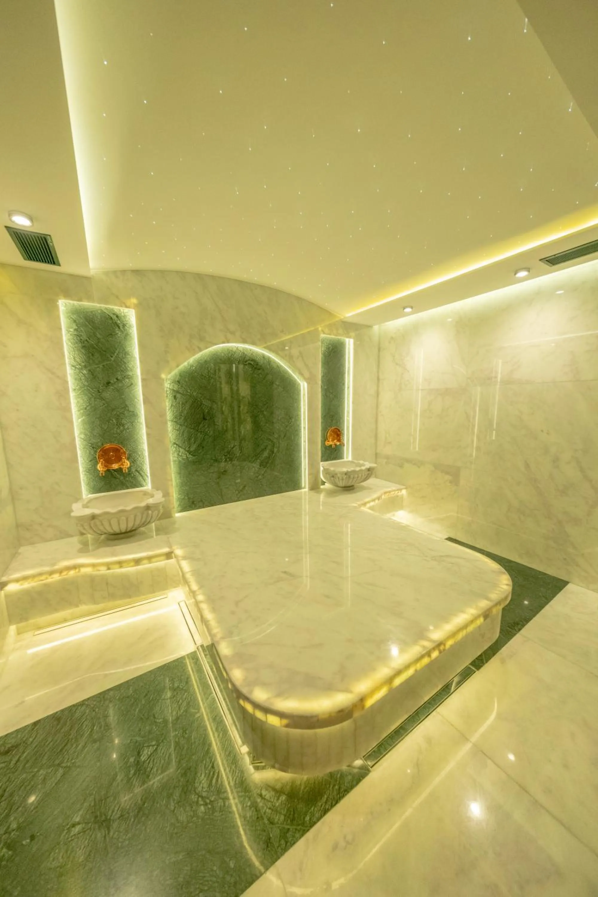 MQ Hotel Suites & SPA