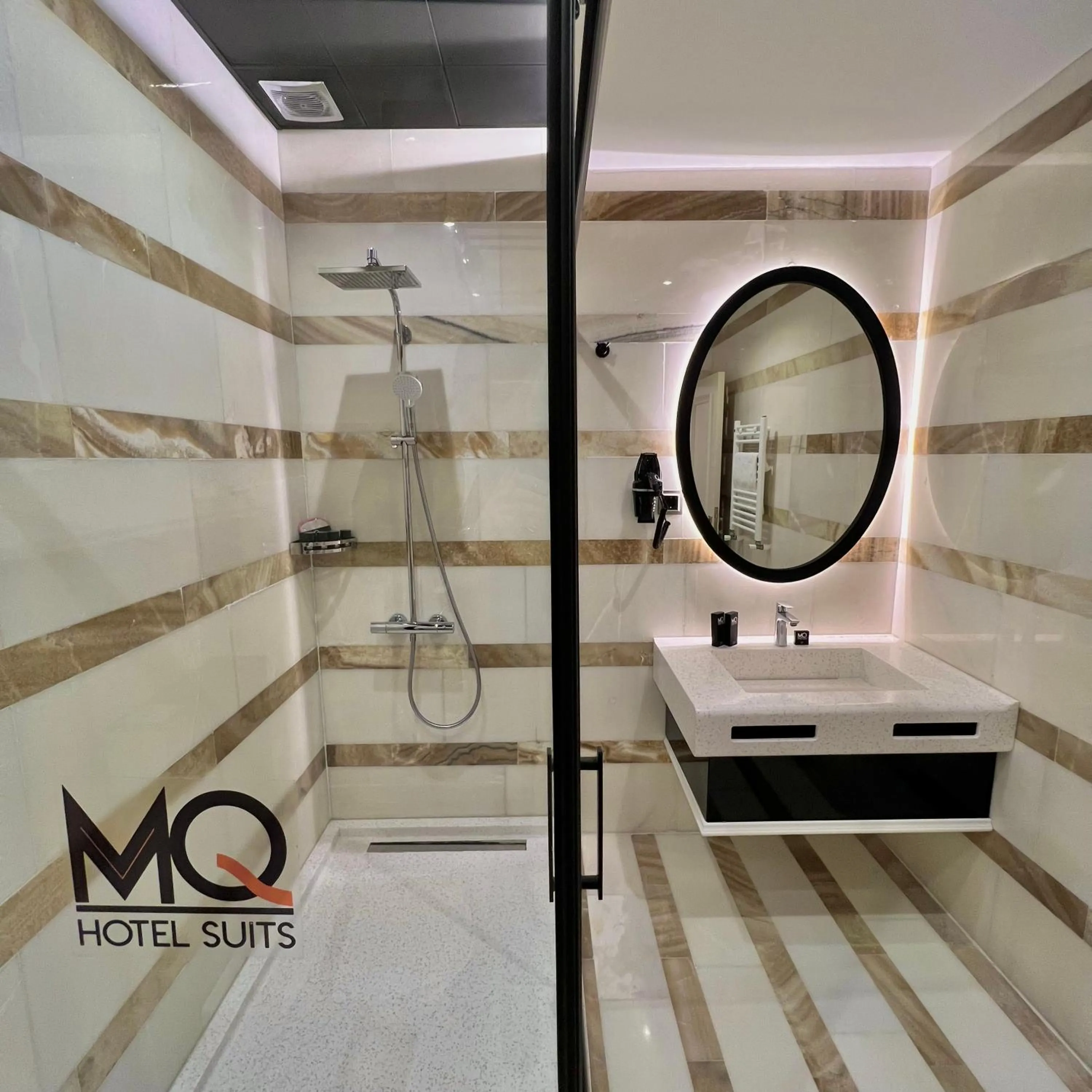 Bathroom in MQ Hotel Suites & SPA