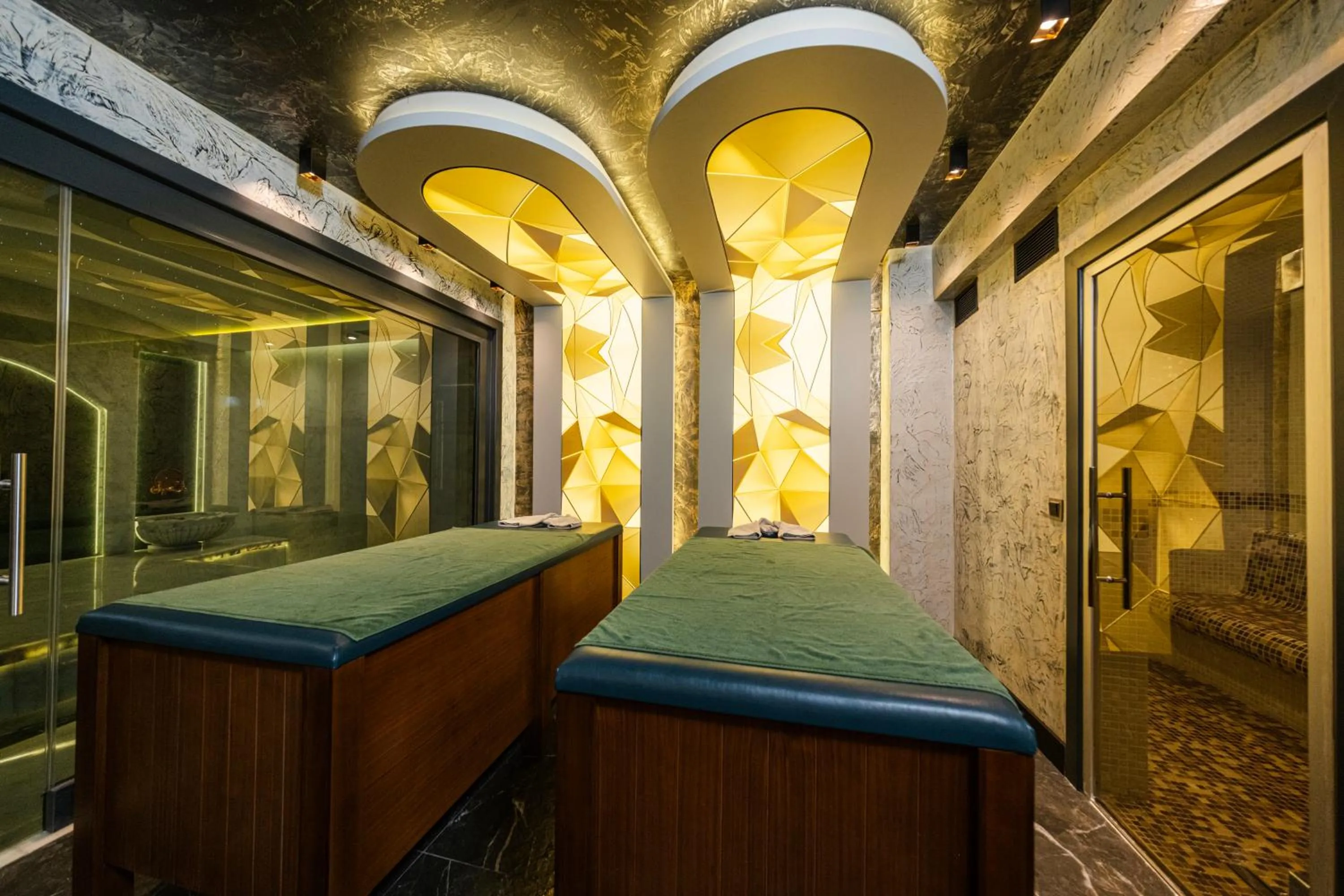 MQ Hotel Suites & SPA