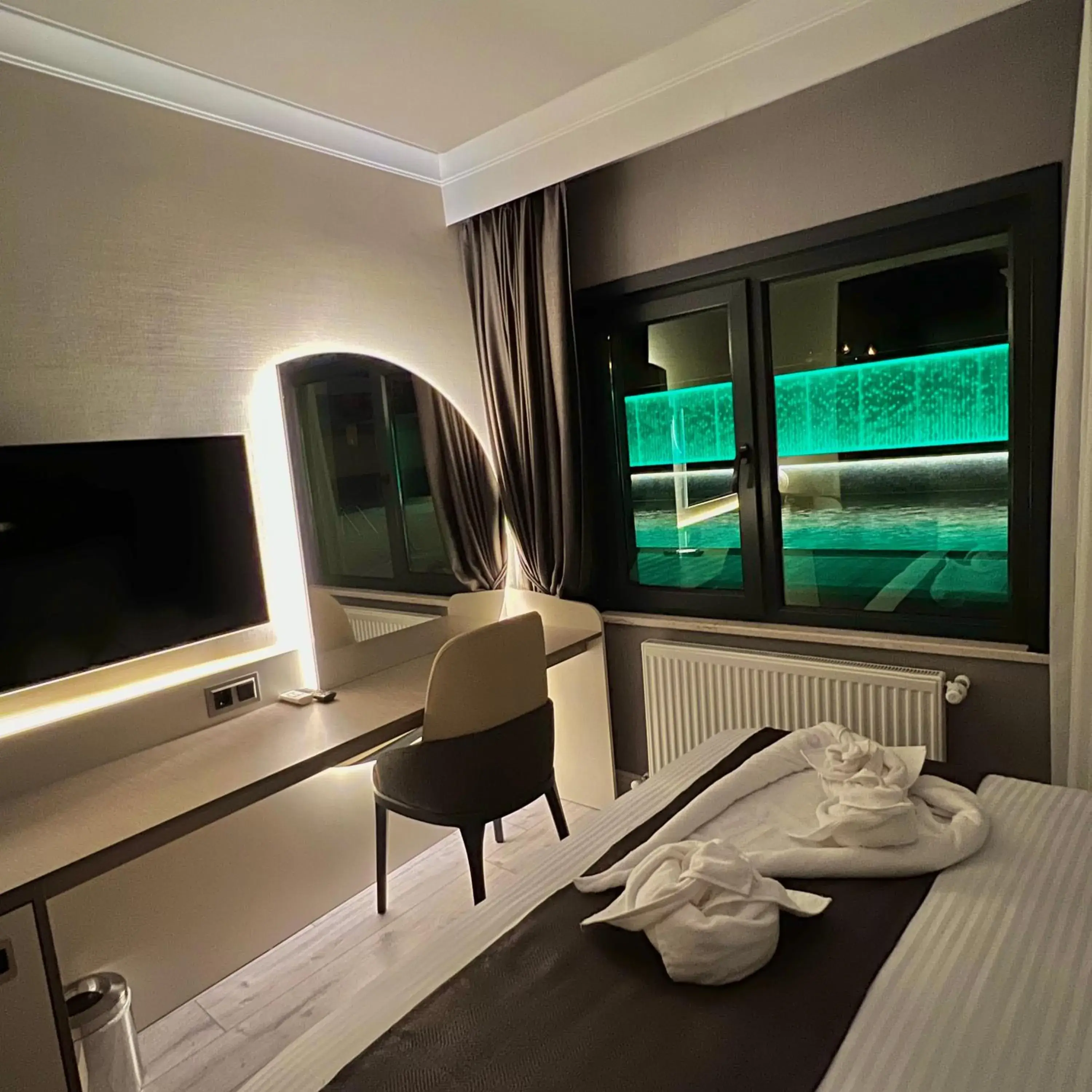 Pool view, Bed in MQ Hotel Pool view, Bed in MQ Hotel