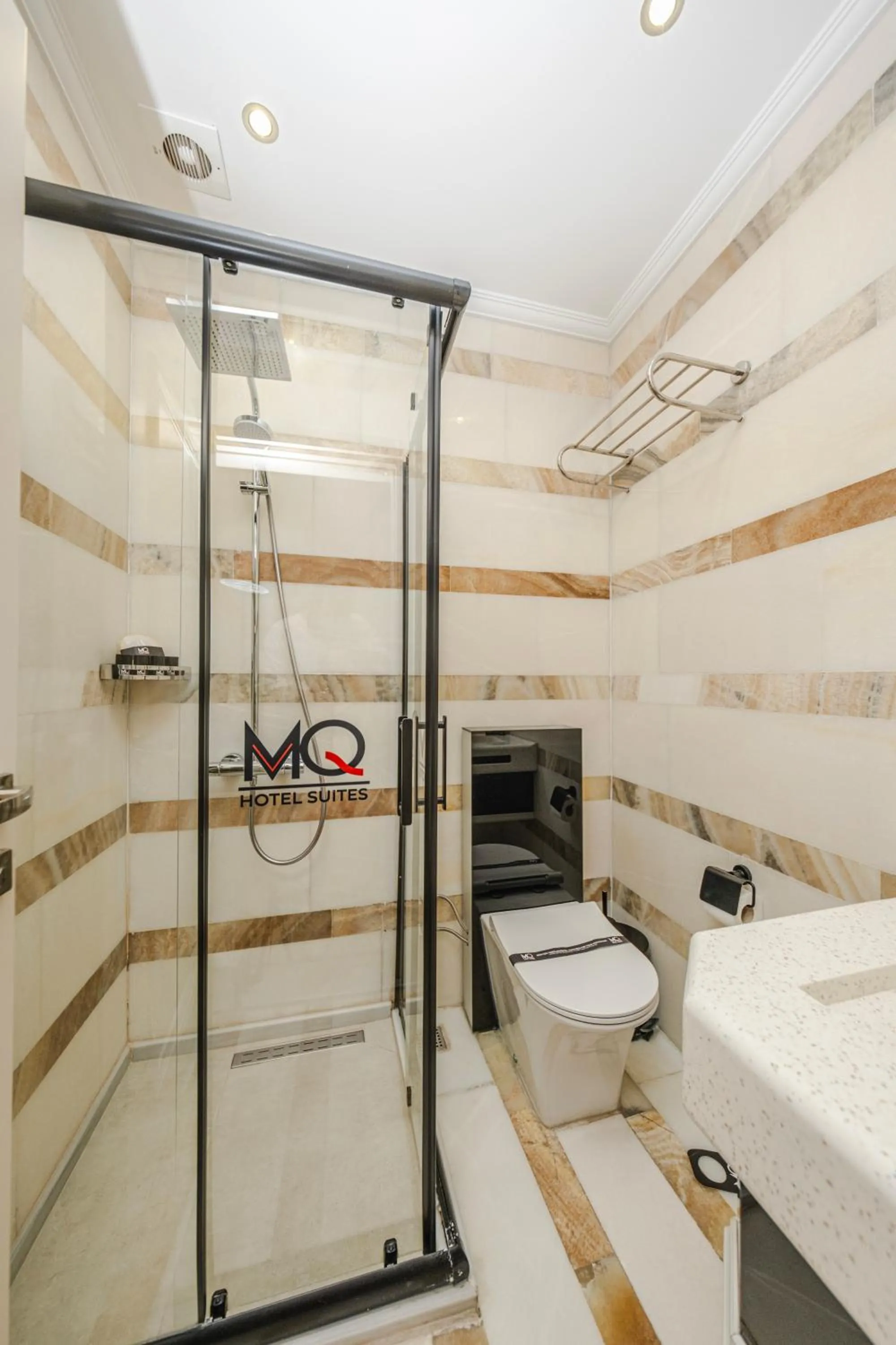 MQ Hotel Suites & SPA