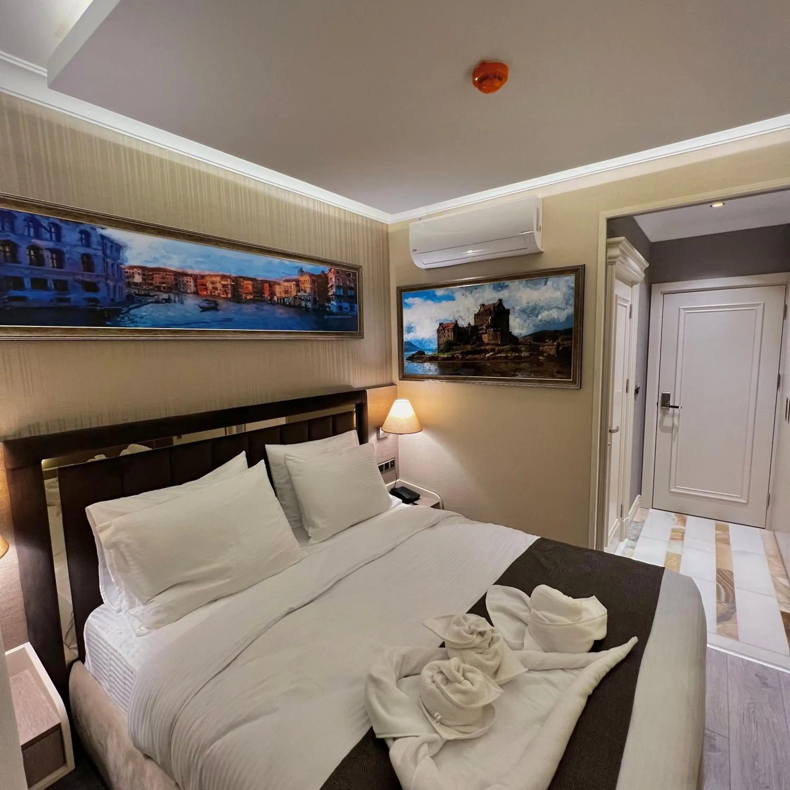 Bed in MQ Hotel Bed in MQ Hotel