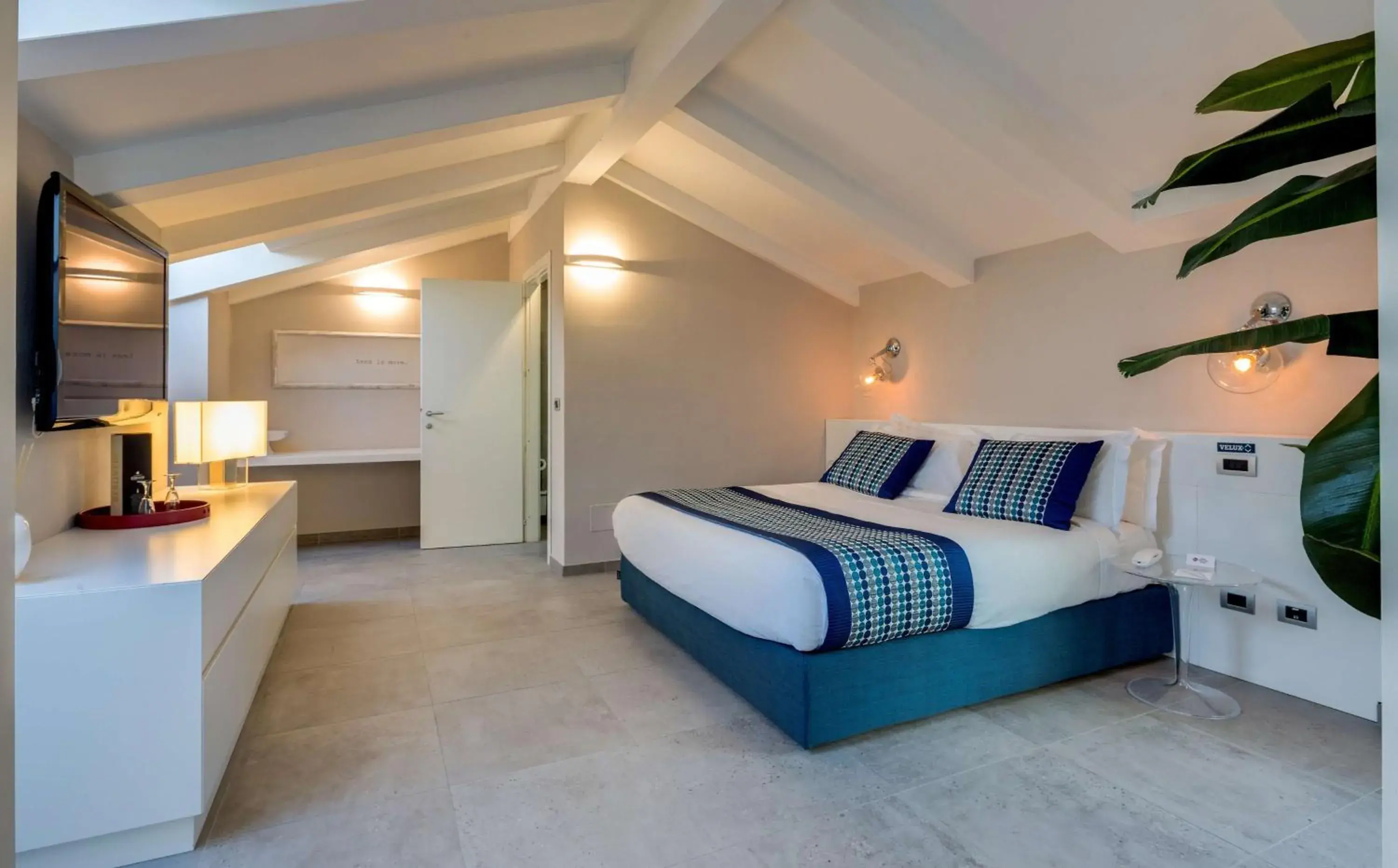 Photo of the whole room, Bed in Best Western Plus Royal Superga Hotel Photo of the whole room, Bed in Best Western Plus Royal Superga Hotel