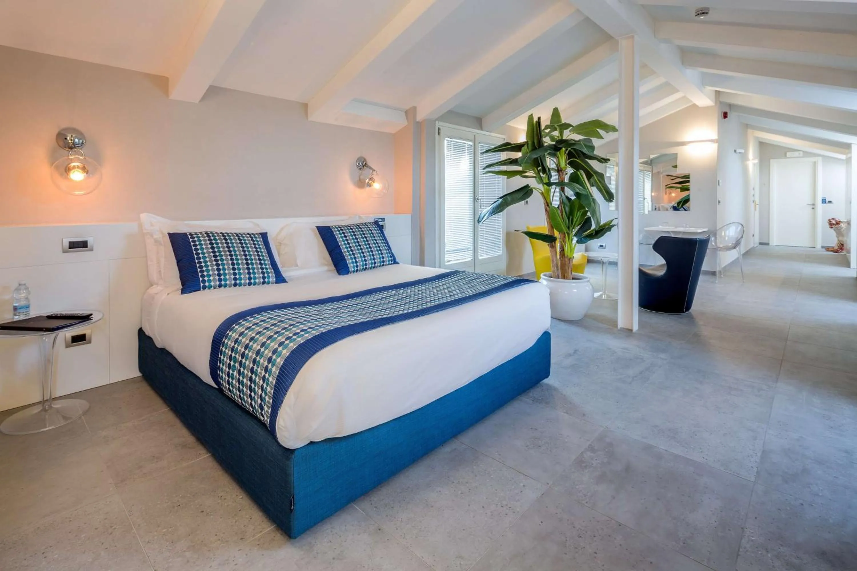 Property building, Bed in Best Western Plus Royal Superga Hotel