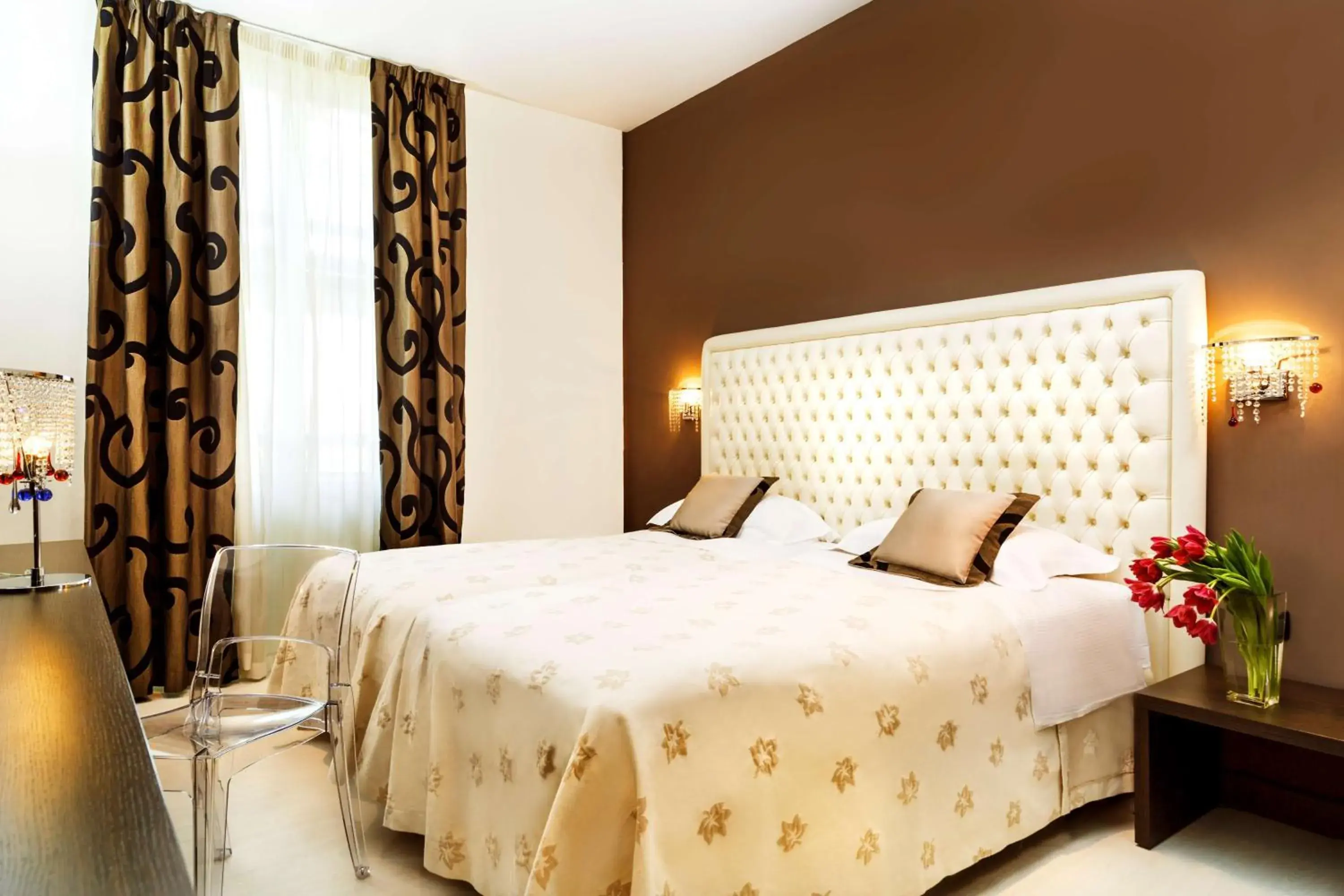 TV and multimedia, Bed in Best Western Plus Royal Superga Hotel TV and multimedia, Bed in Best Western Plus Royal Superga Hotel