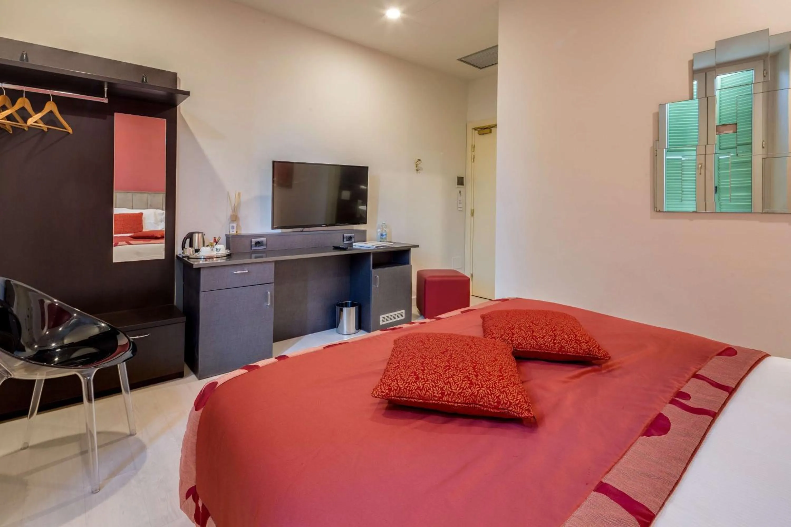 Photo of the whole room, Bed in Best Western Plus Royal Superga Hotel