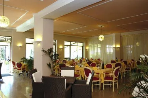 Restaurant/places to eat in Hotel Europa
