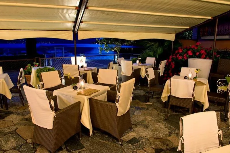 Restaurant/places to eat in Hotel Europa