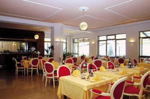 Restaurant/places to eat in Hotel Europa