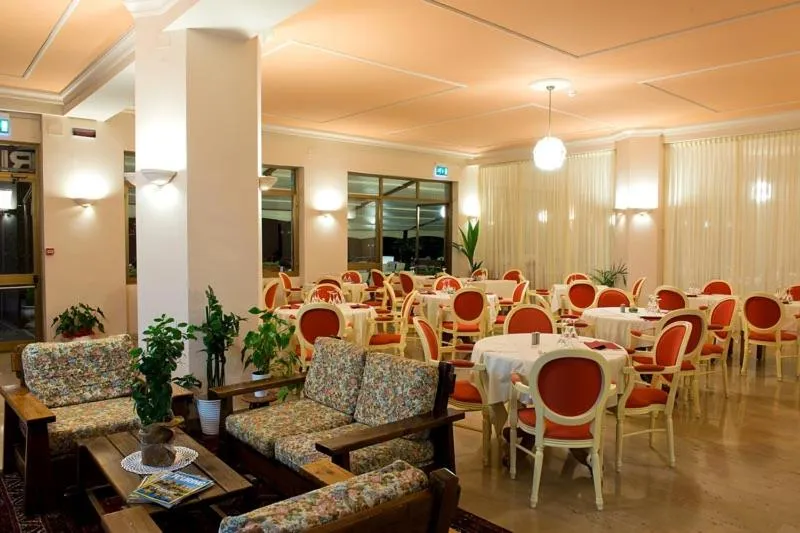 Restaurant/places to eat in Hotel Europa