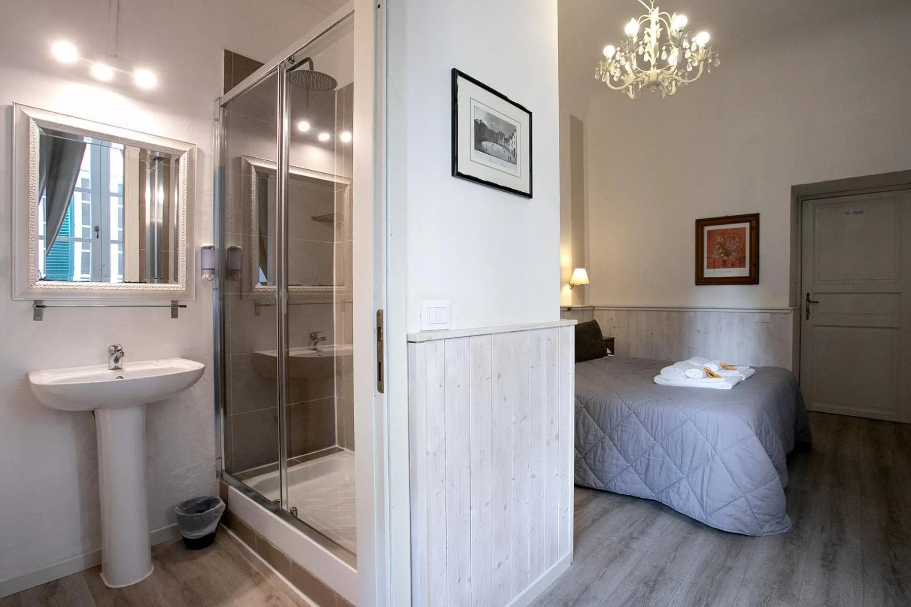 Shower, Bed in Residenza Centro Storico