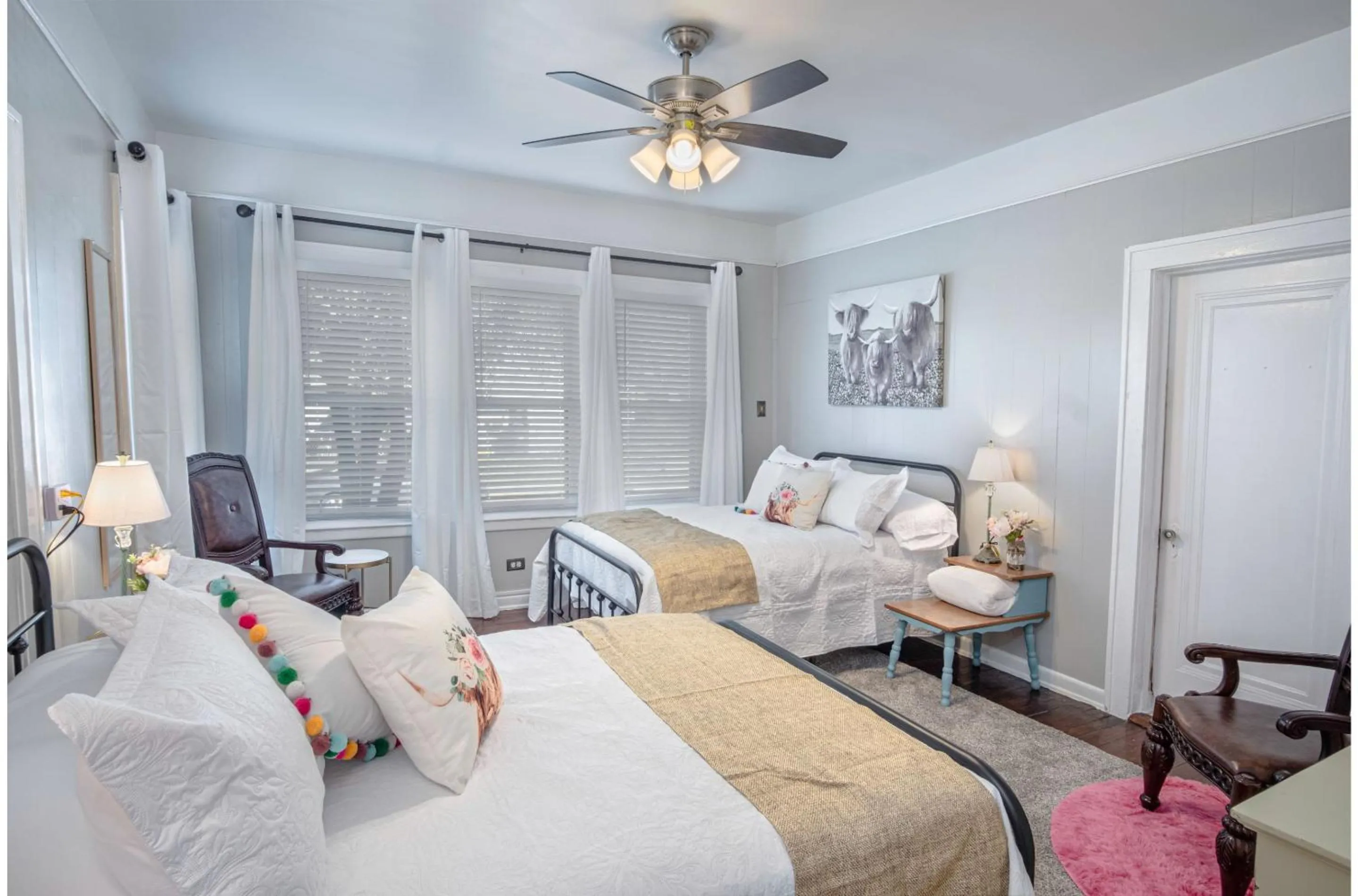 Bed in Stunning 3 BR Home Near DT Alamodome - Riverwalk