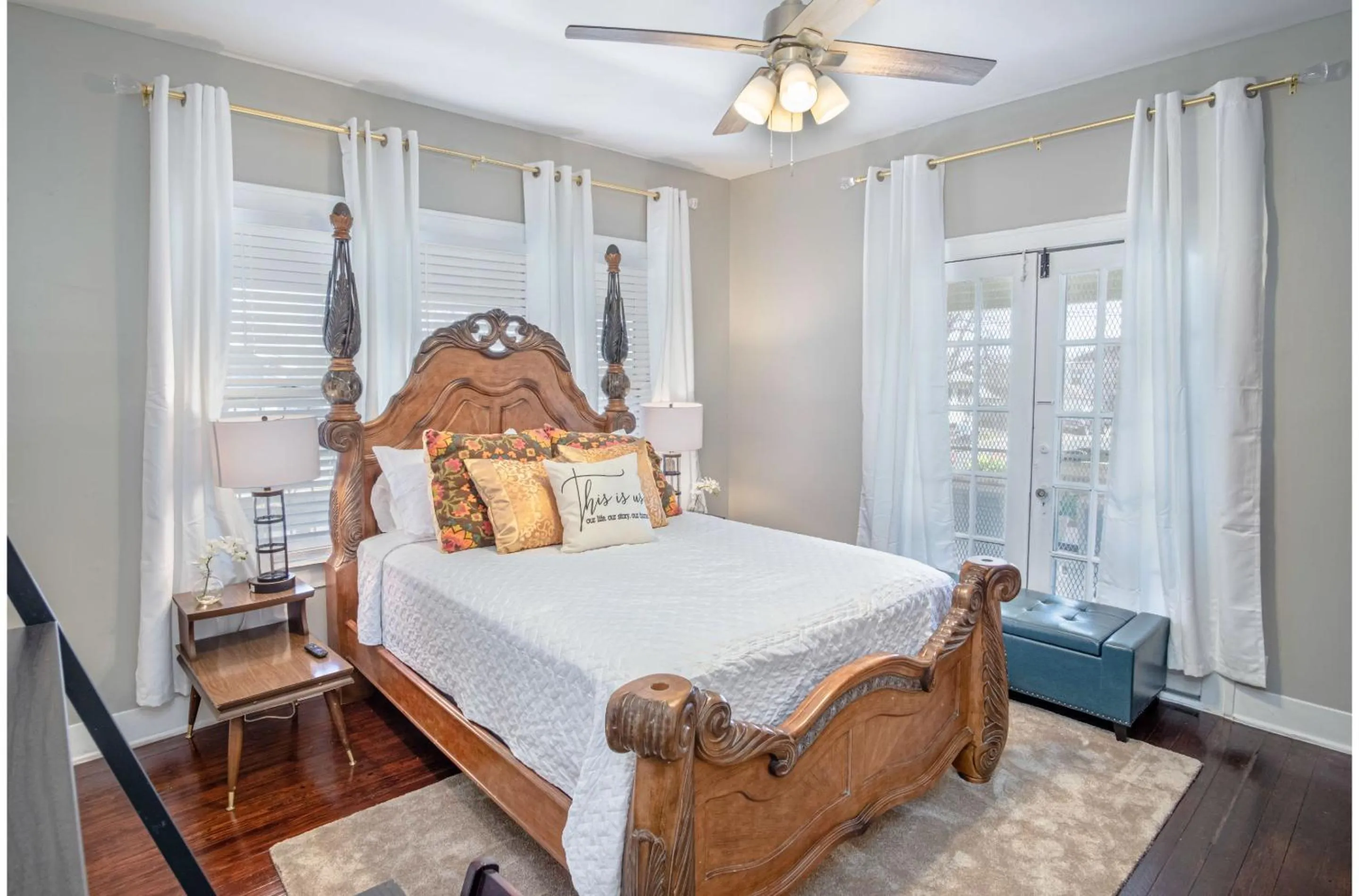 Bed in Stunning 3 BR Home Near DT Alamodome - Riverwalk