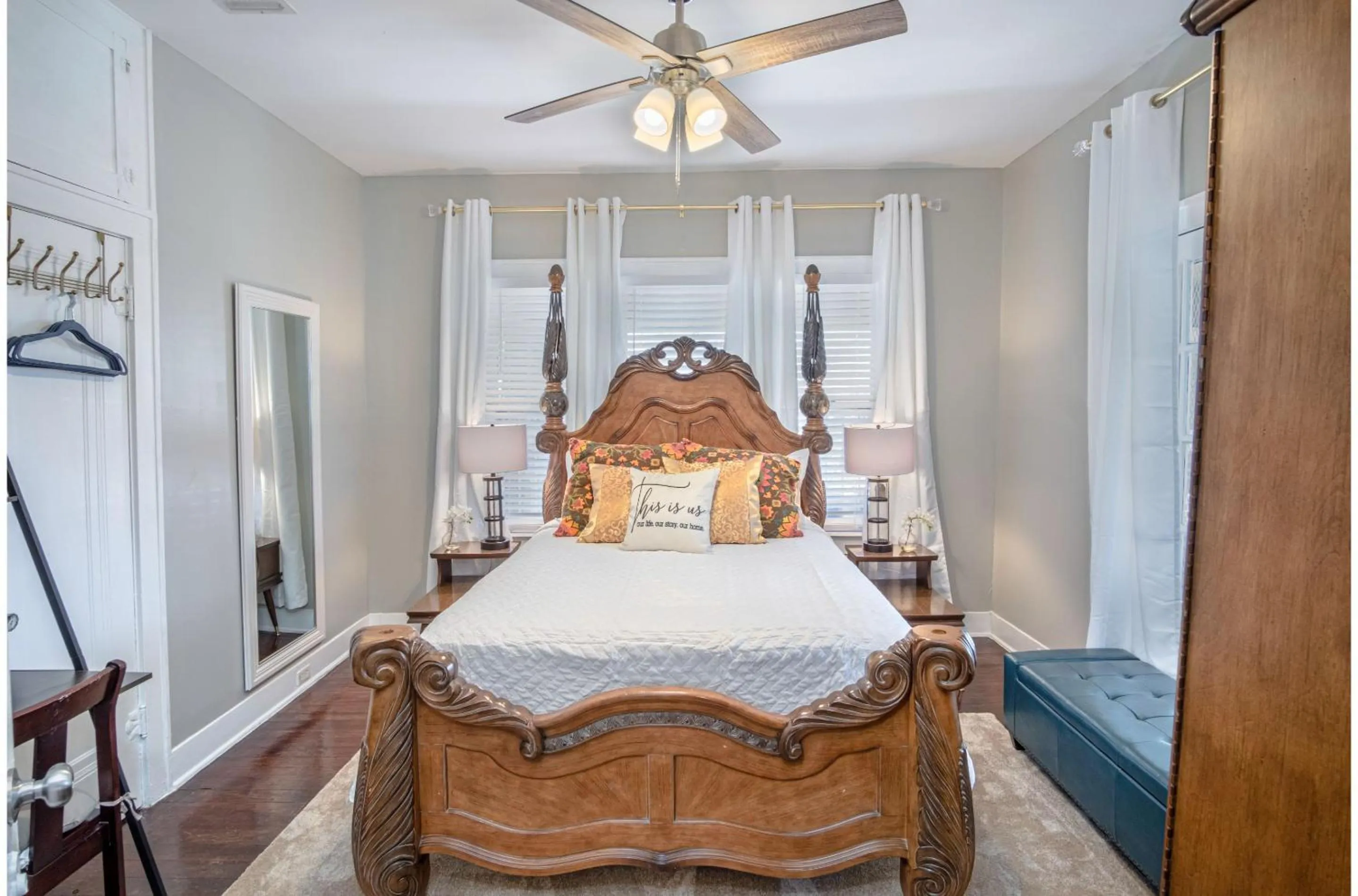 Bed in Stunning 3 BR Home Near DT Alamodome - Riverwalk