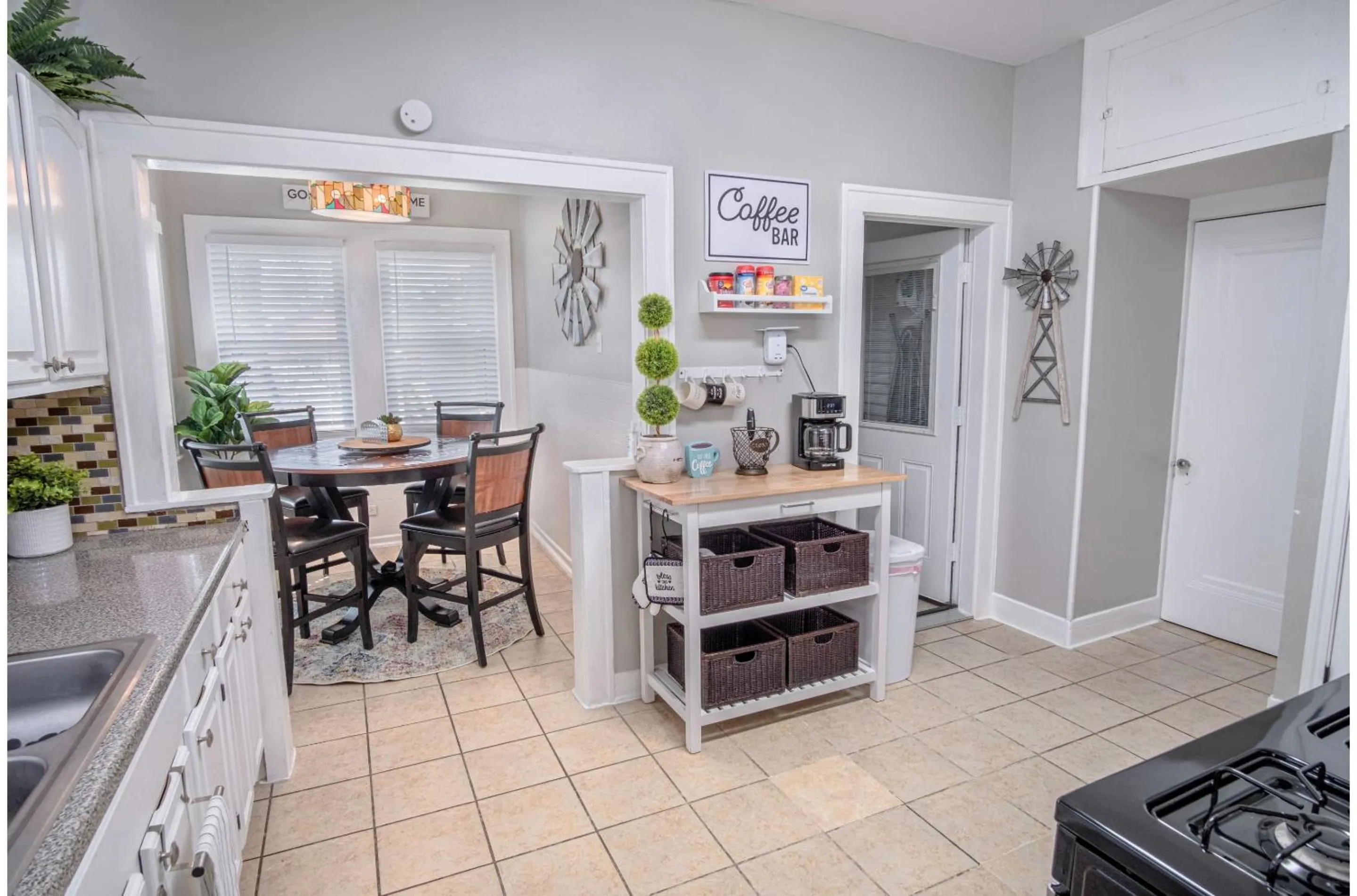 Dining area in Stunning 3 BR Home Near DT Alamodome - Riverwalk