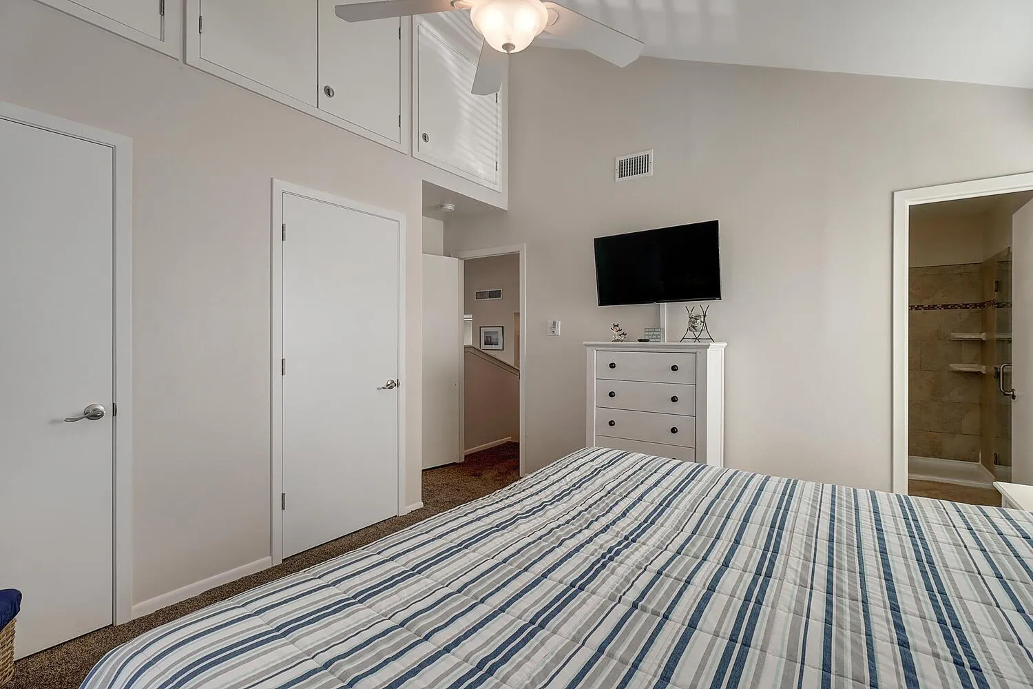 Other, Bed in It Is Fine LCV26 Pet Friendly