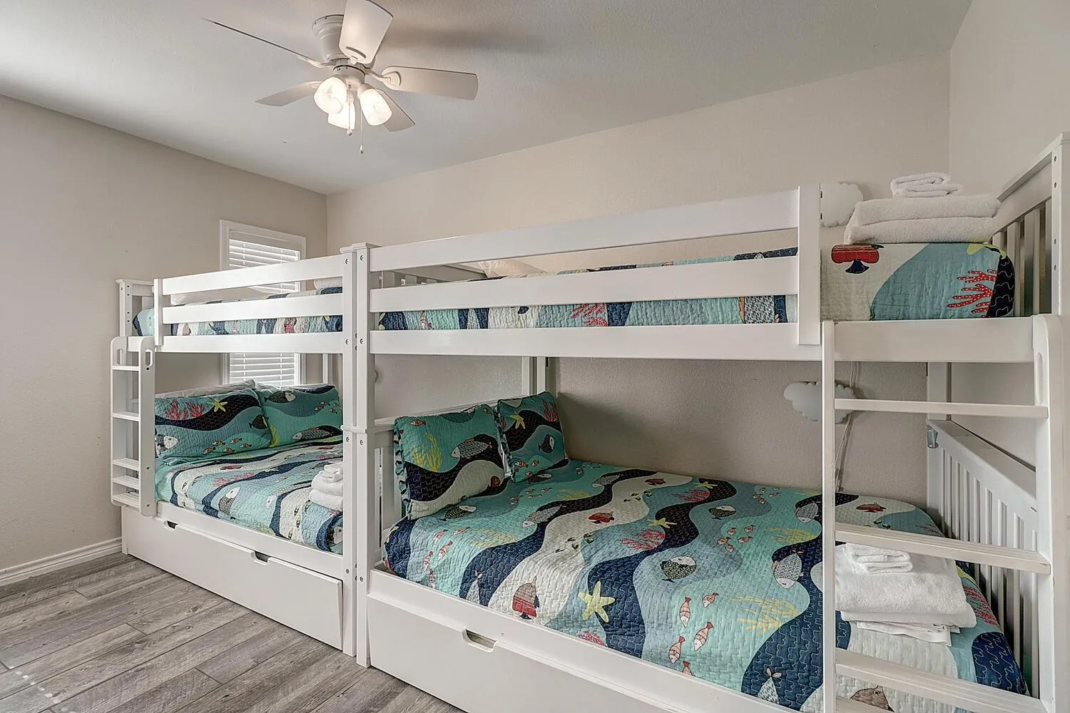 Other, Bed in It Is Fine LCV26 Pet Friendly