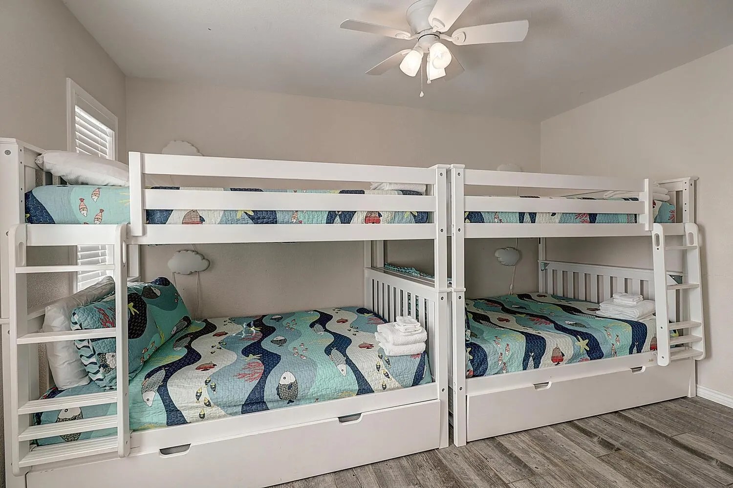 Other, Bed in It Is Fine LCV26 Pet Friendly