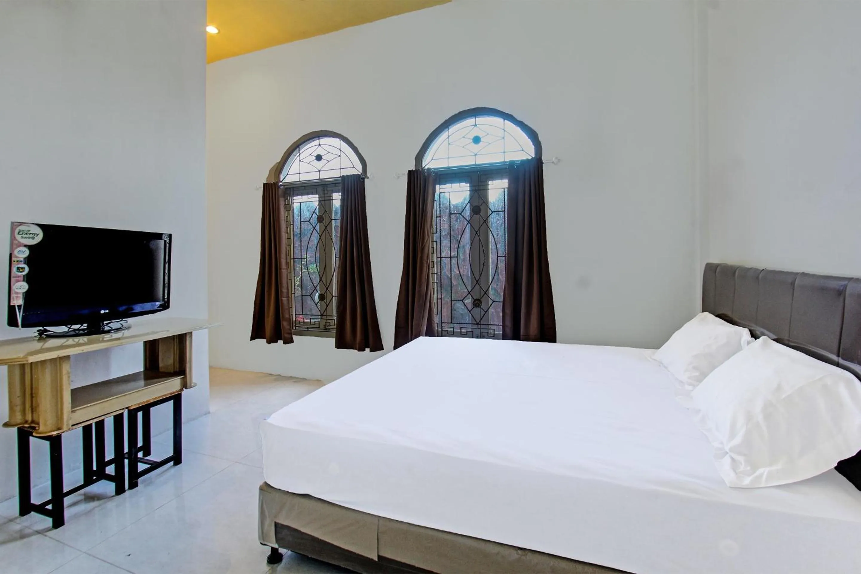 Bedroom, Bed in Hotel O Ayu Bypass MansionNearBundaran Gerung
