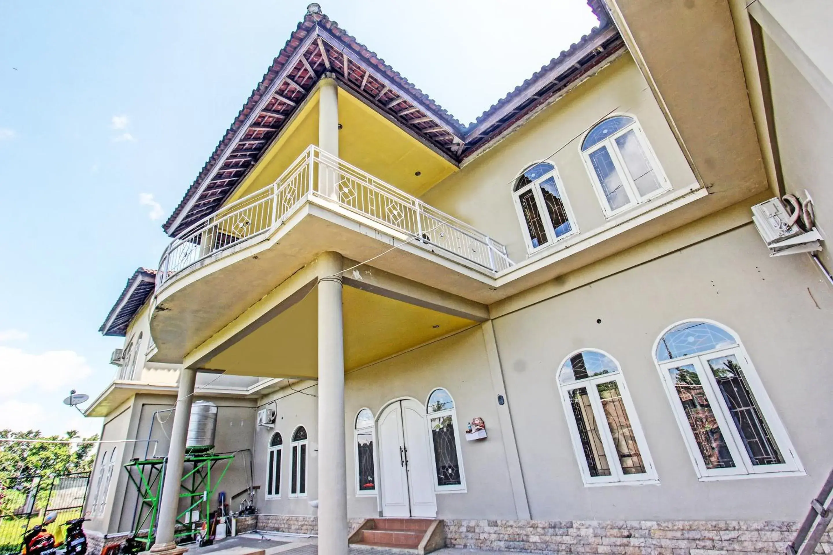 Facade/entrance in Hotel O Ayu Bypass MansionNearBundaran Gerung Facade/entrance in Hotel O Ayu Bypass MansionNearBundaran Gerung