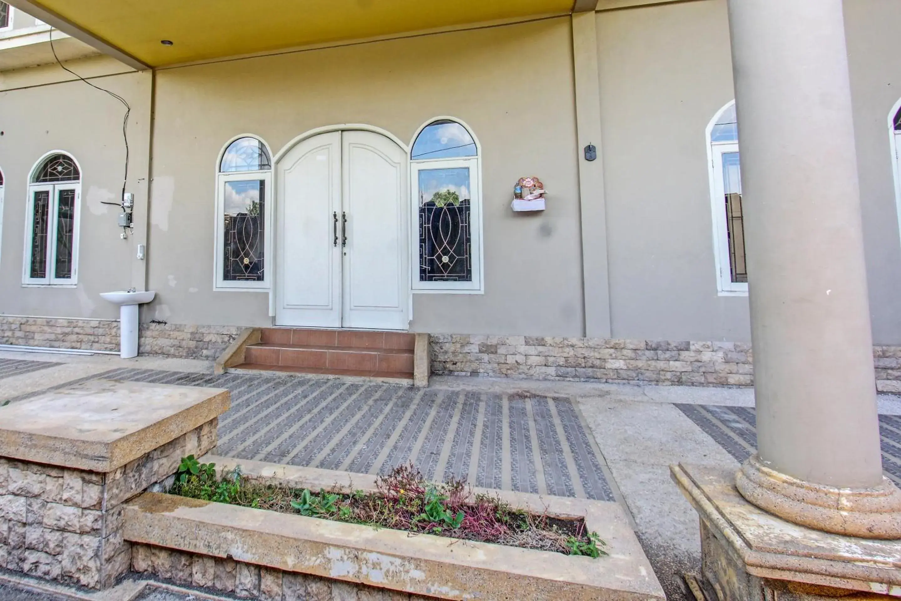 Facade/entrance in Hotel O Ayu Bypass MansionNearBundaran Gerung Facade/entrance in Hotel O Ayu Bypass MansionNearBundaran Gerung