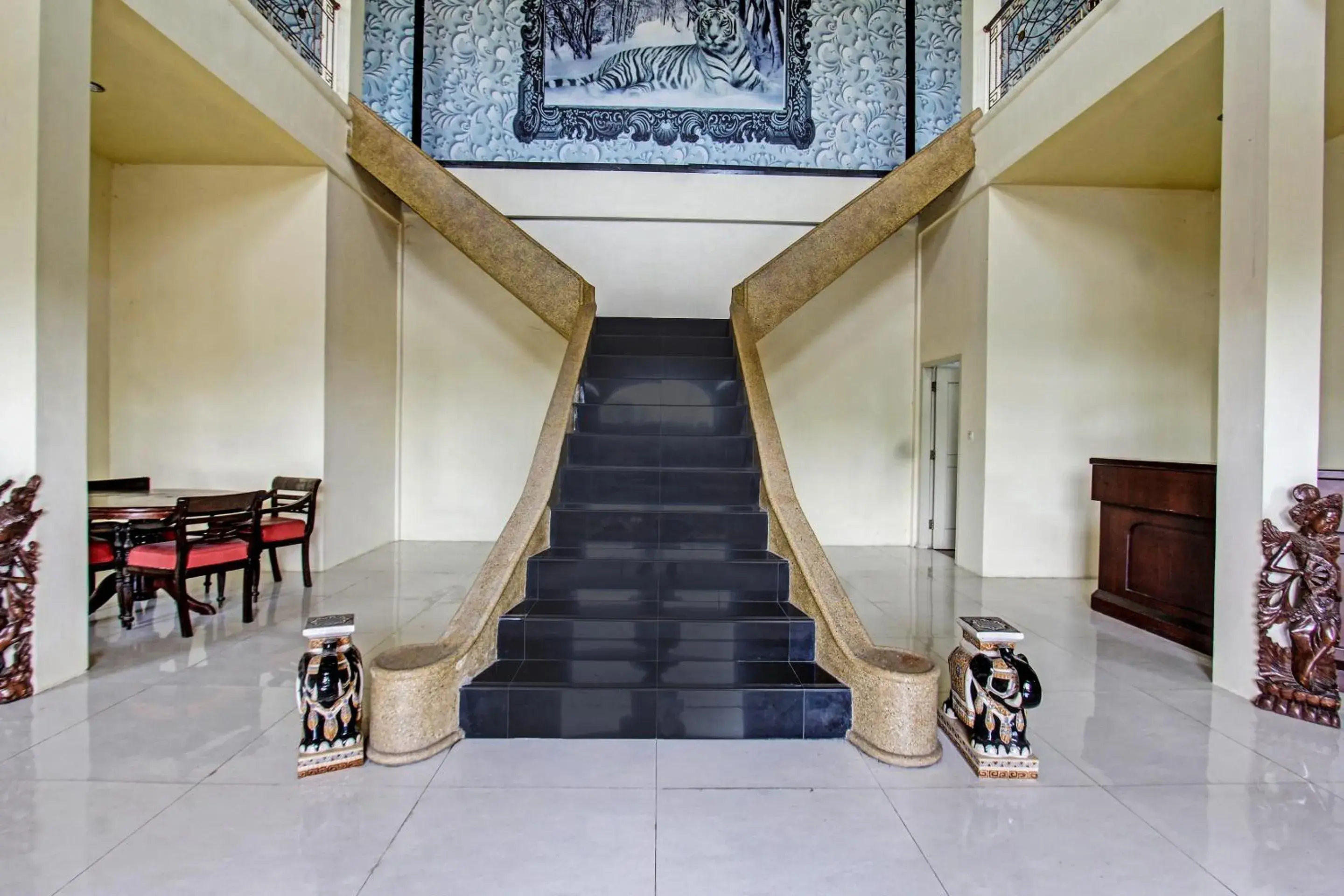 Lobby or reception in Hotel O Ayu Bypass MansionNearBundaran Gerung Lobby or reception in Hotel O Ayu Bypass MansionNearBundaran Gerung