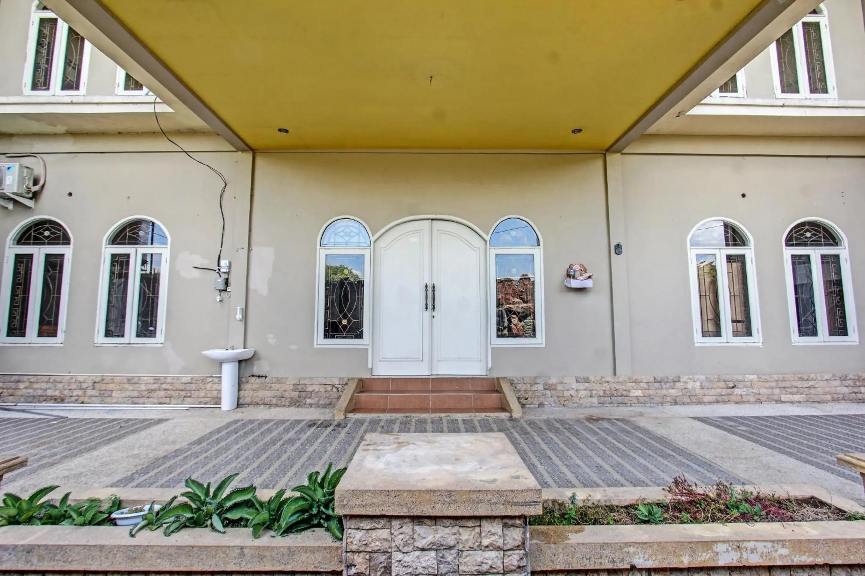 Facade/entrance in Hotel O Ayu Bypass MansionNearBundaran Gerung Facade/entrance in Hotel O Ayu Bypass MansionNearBundaran Gerung