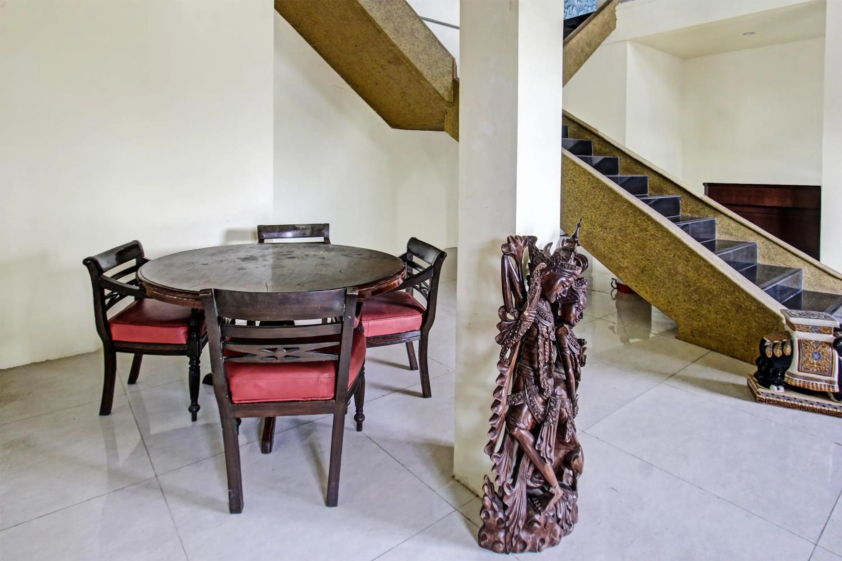 Lobby or reception in Hotel O Ayu Bypass MansionNearBundaran Gerung