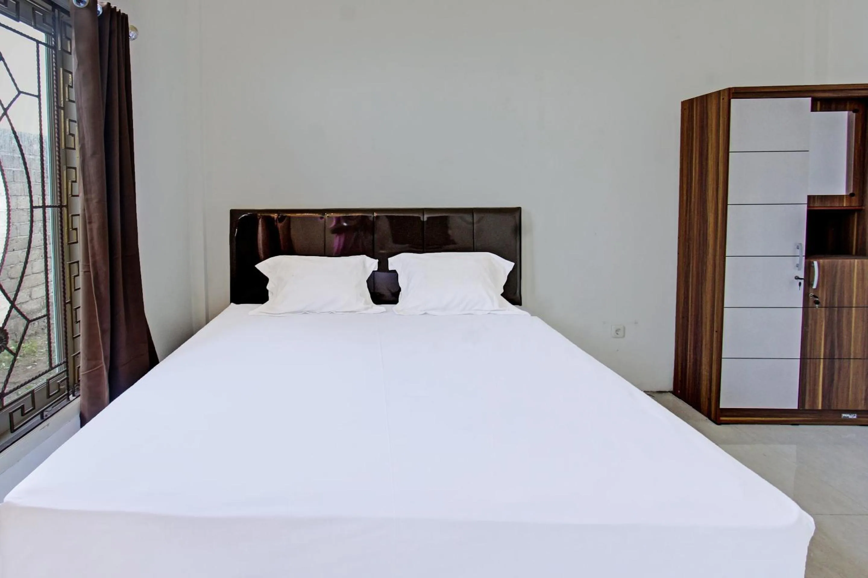 Bedroom, Bed in Hotel O Ayu Bypass MansionNearBundaran Gerung