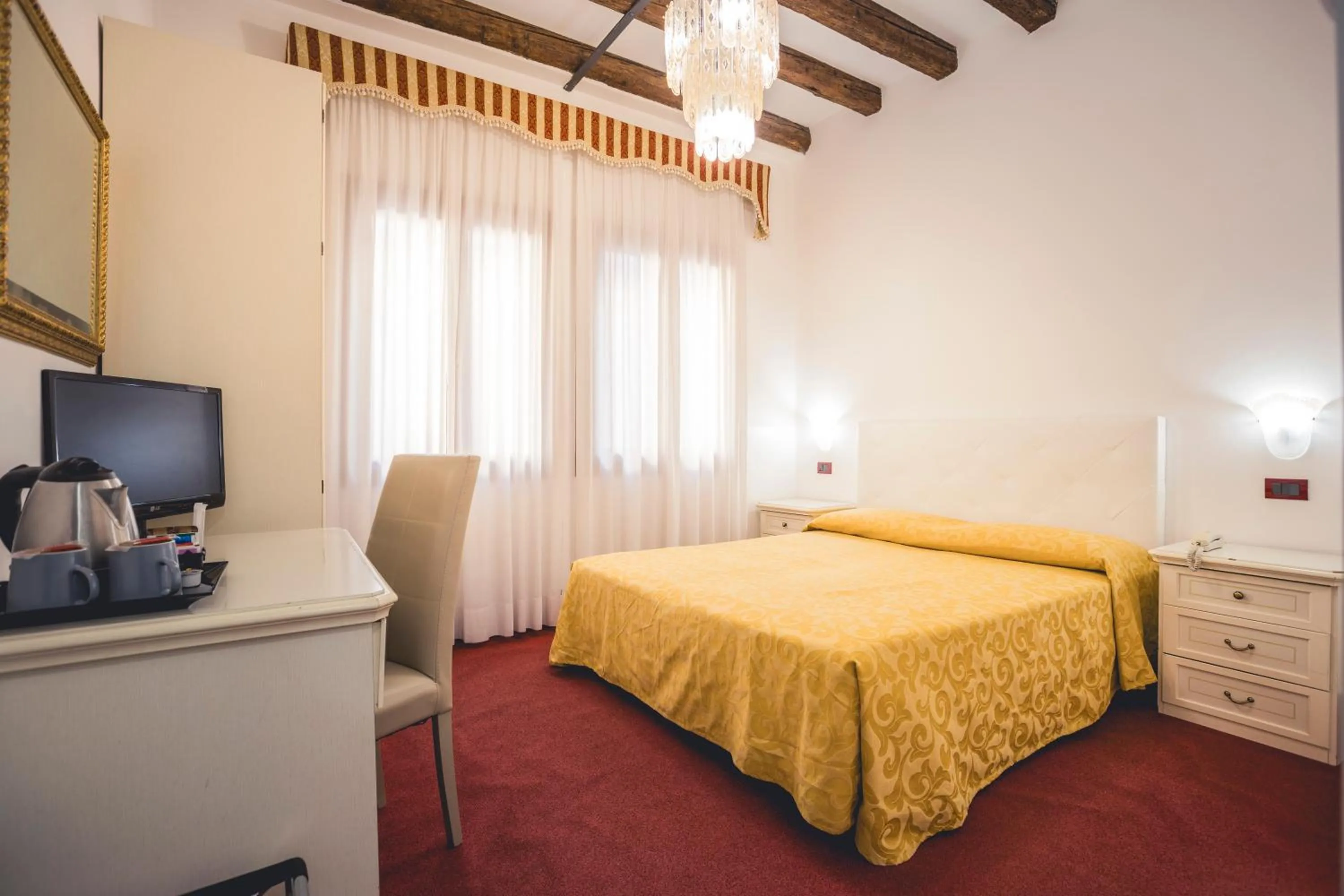 Coffee/tea facilities, Bed in Locanda Ca' Lucrezia