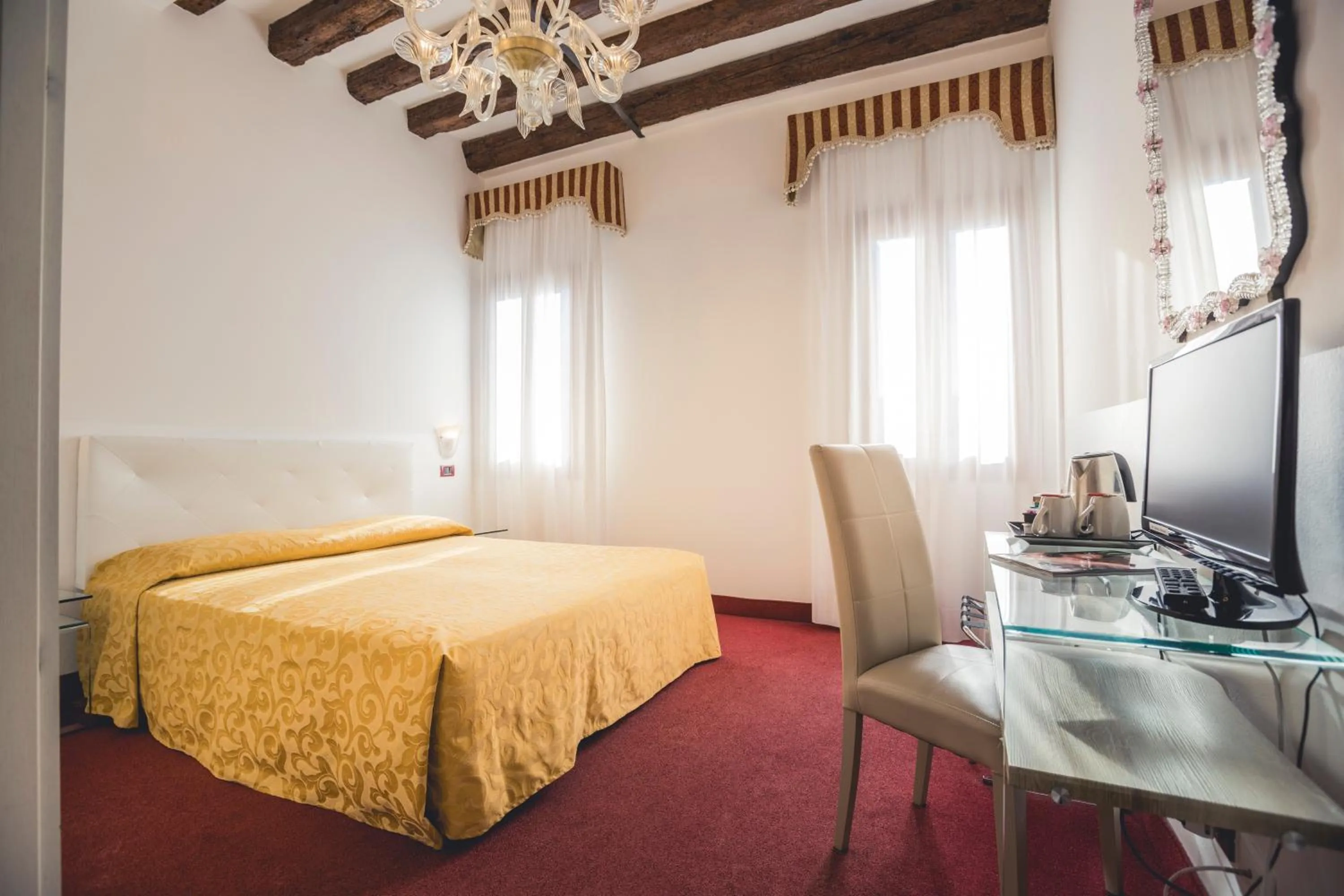 Seating area, Bed in Locanda Ca' Lucrezia