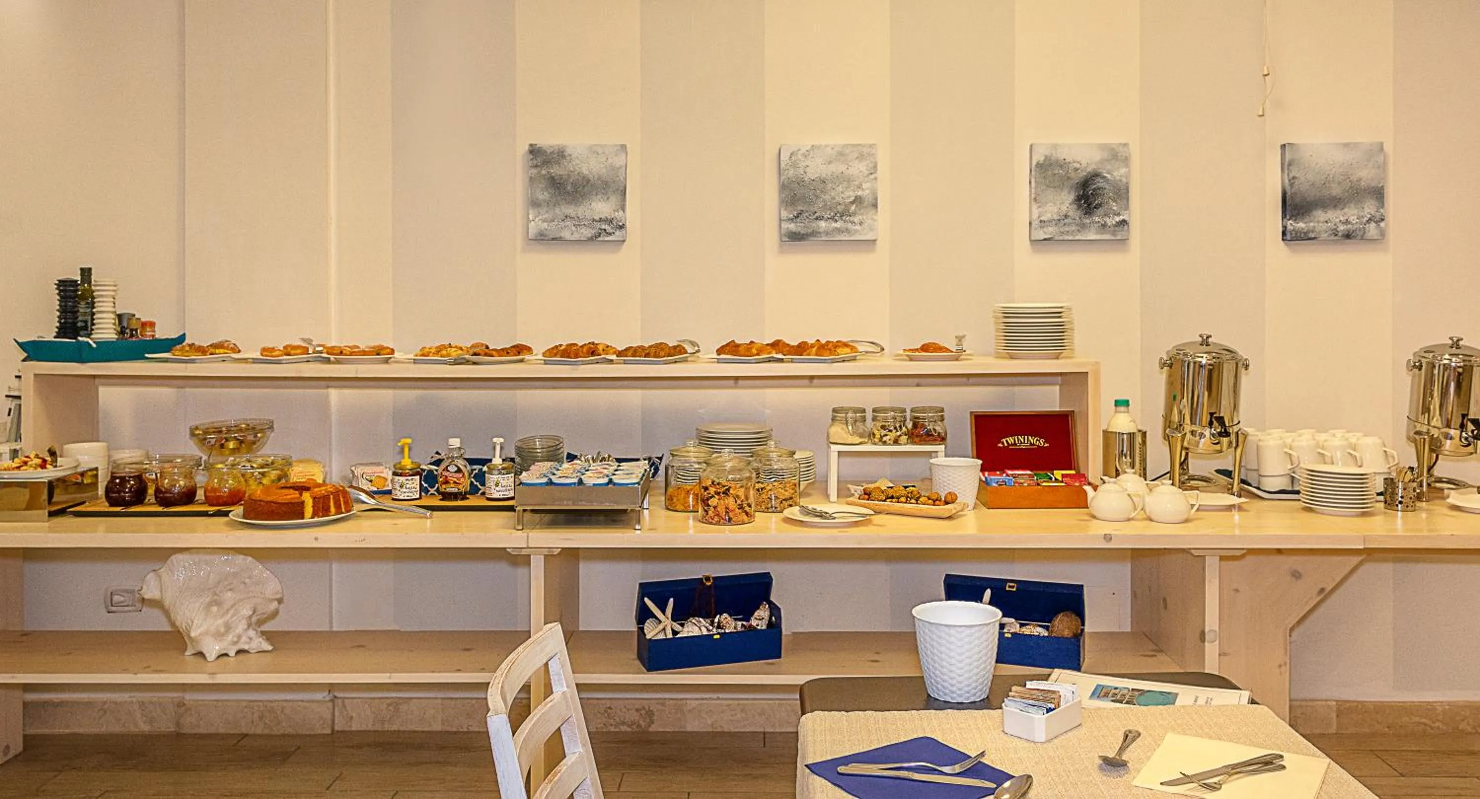 Breakfast in Hotel Central Park