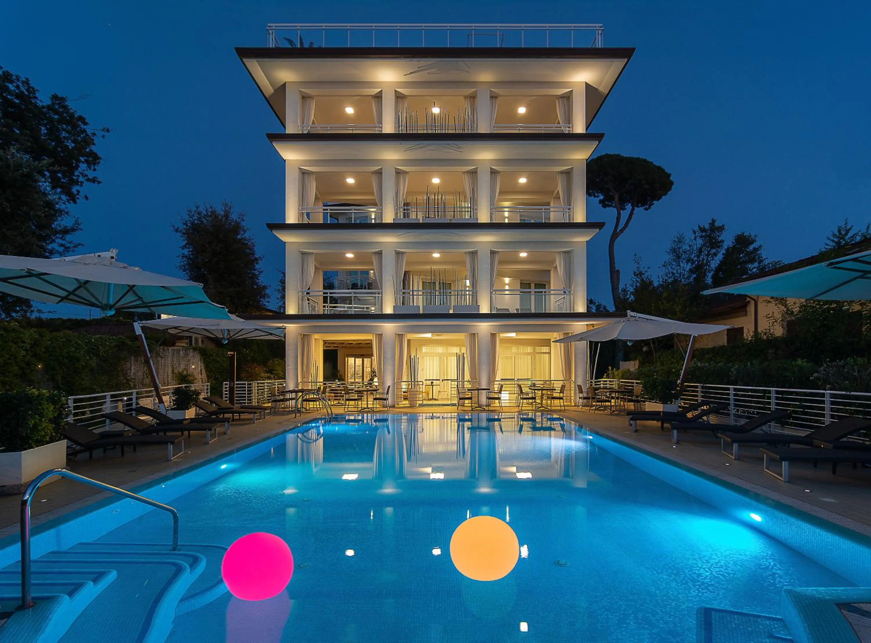 Property building in Hotel Central Park