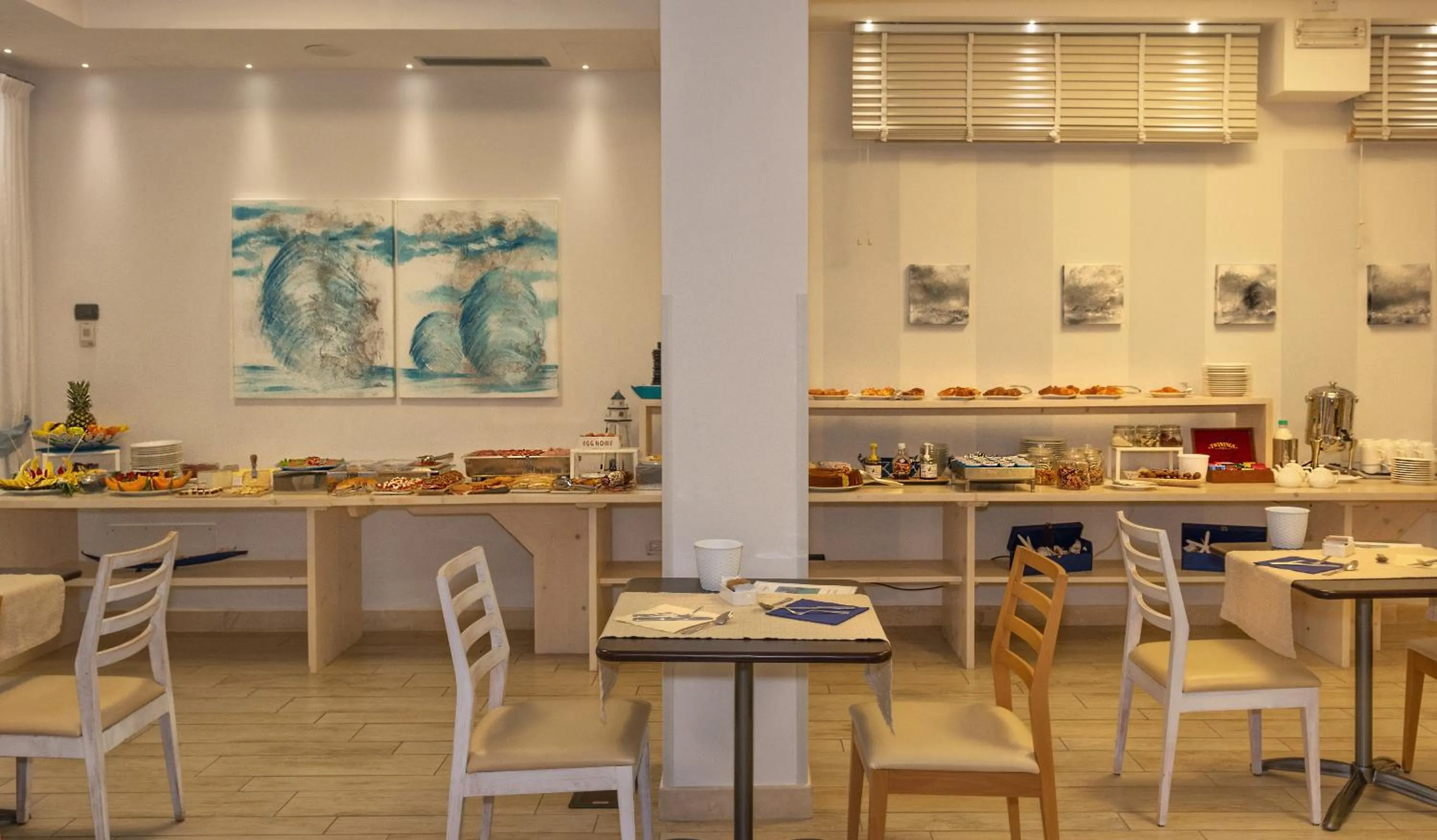 Restaurant/places to eat in Hotel Central Park