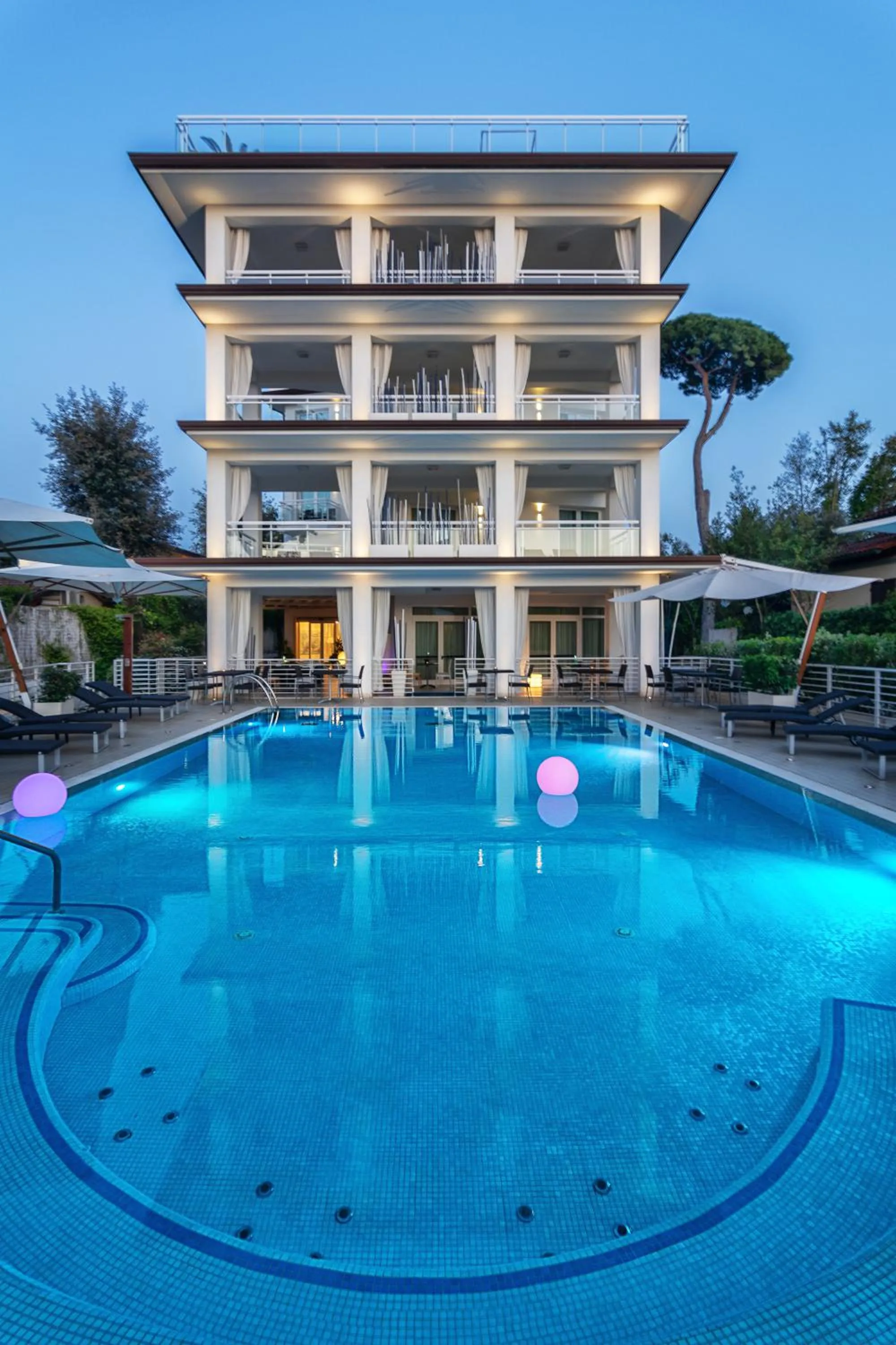 Property building in Hotel Central Park