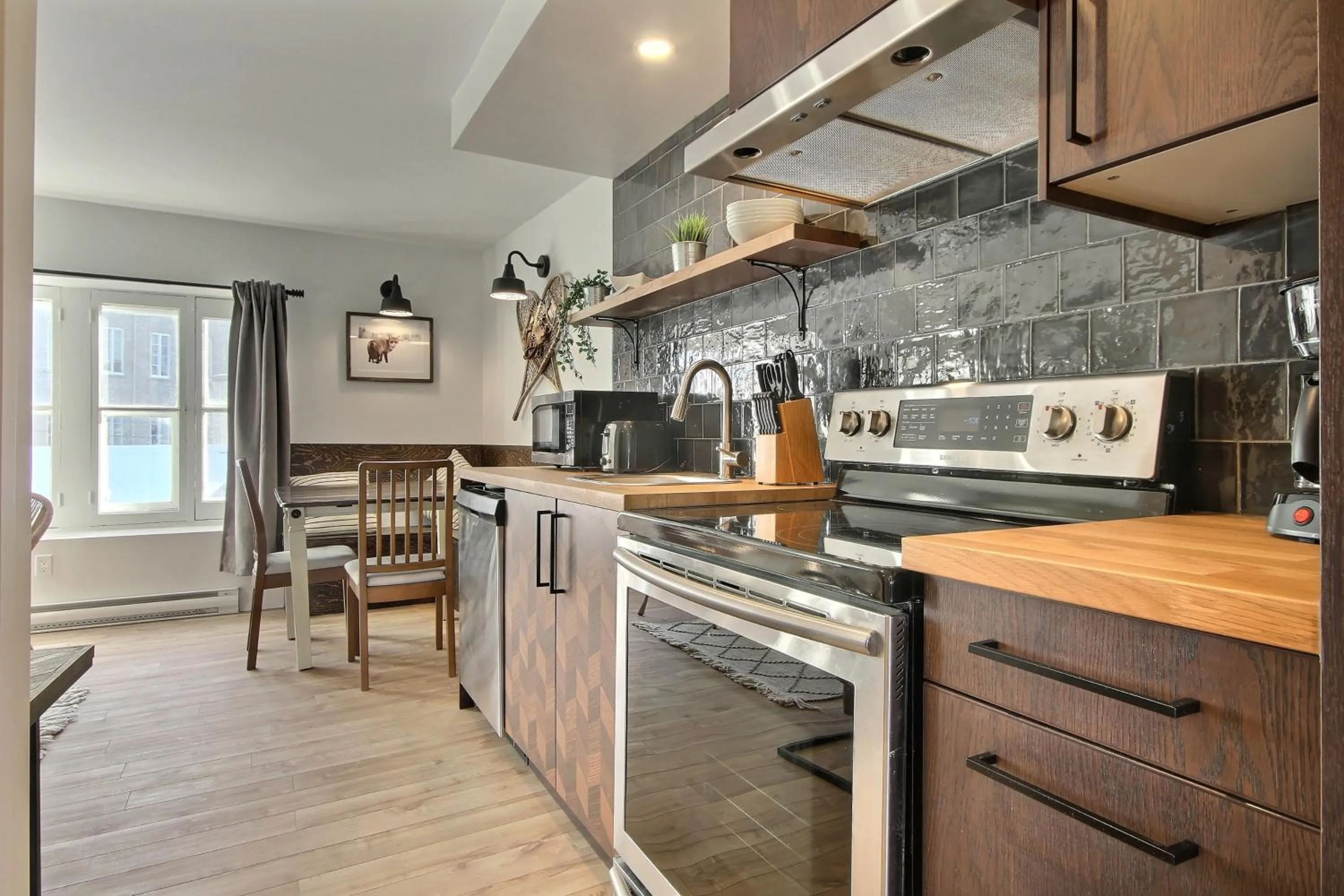 pet friendly in North House - Unique and Sunny Top Floor Old Quebec Gem