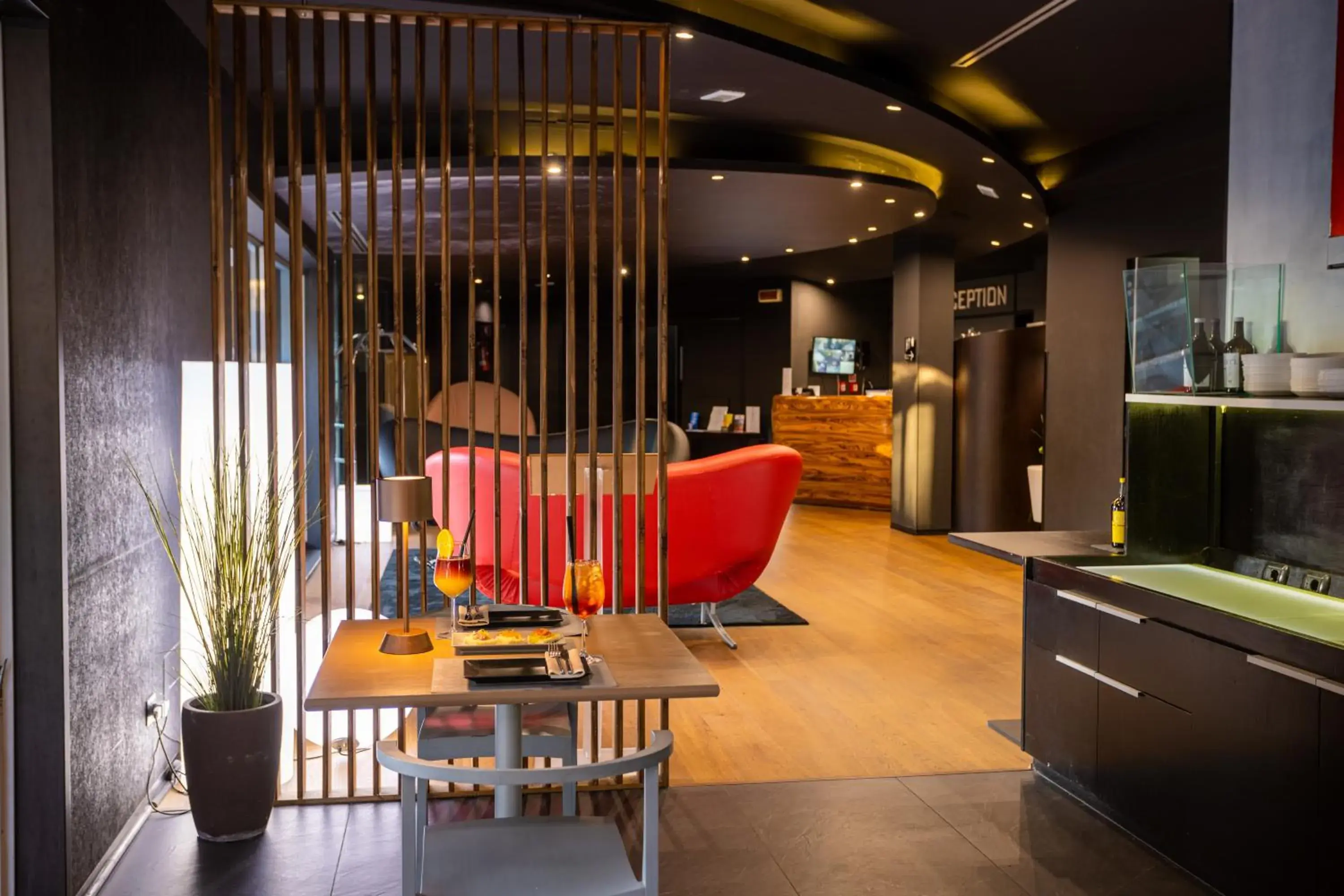 Restaurant/places to eat in Black Hotel Restaurant/places to eat in Black Hotel