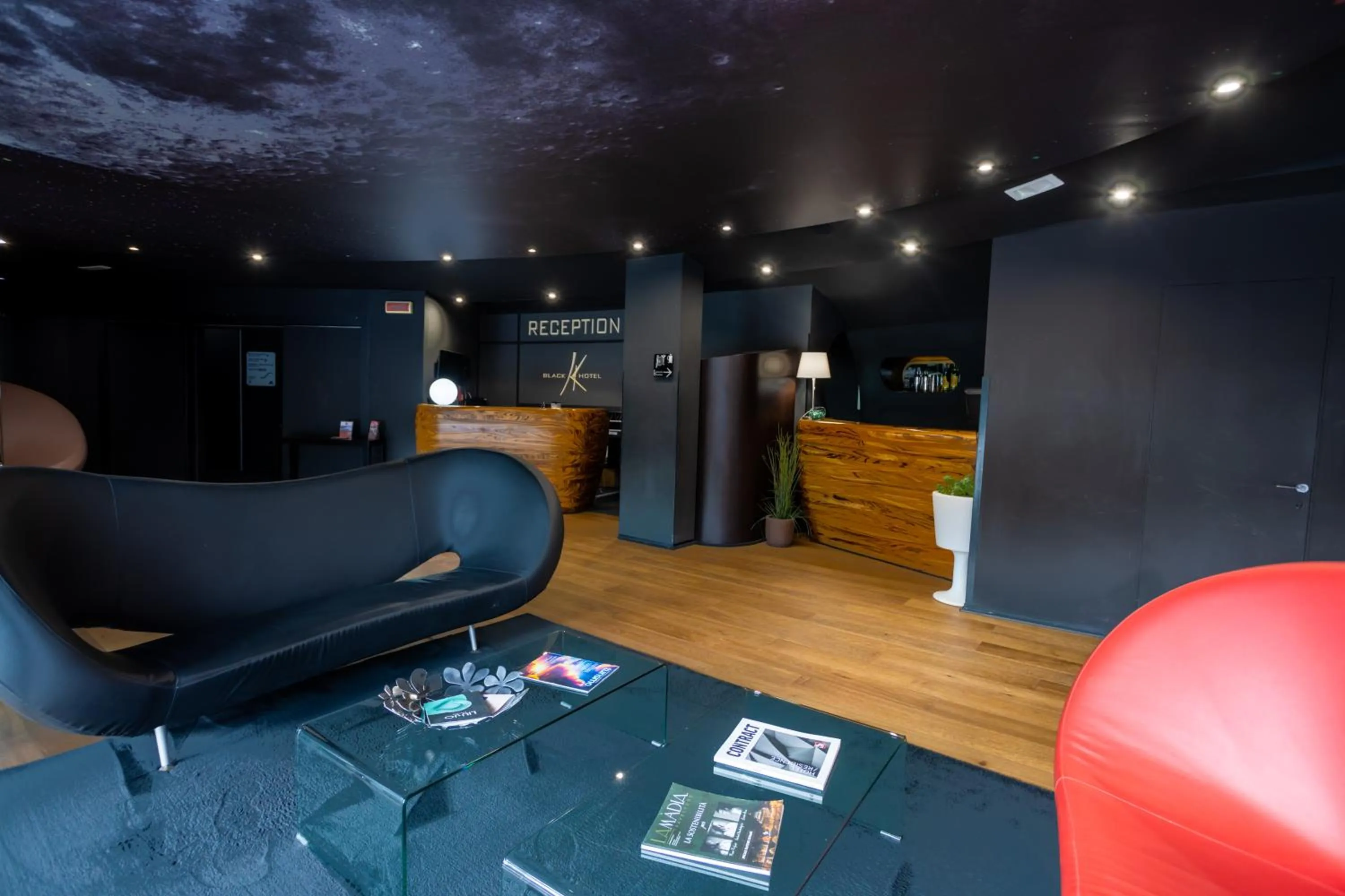 Communal lounge/ TV room in Black Hotel