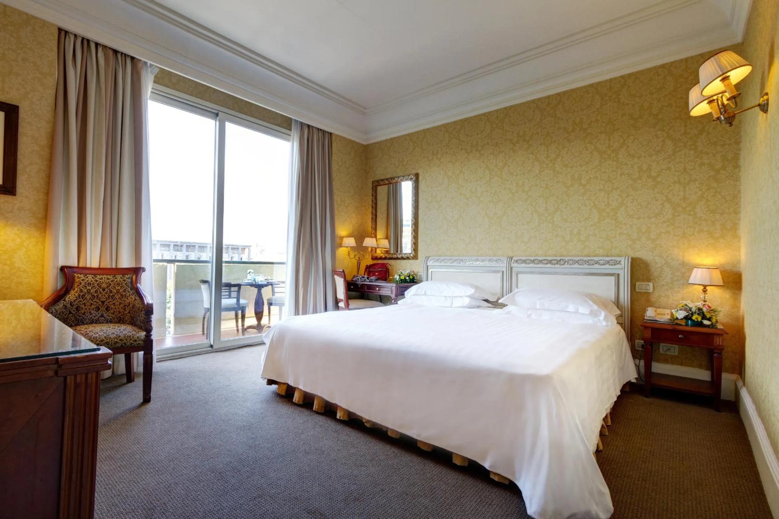 Bedroom, Bed in Mercure Catania Excelsior