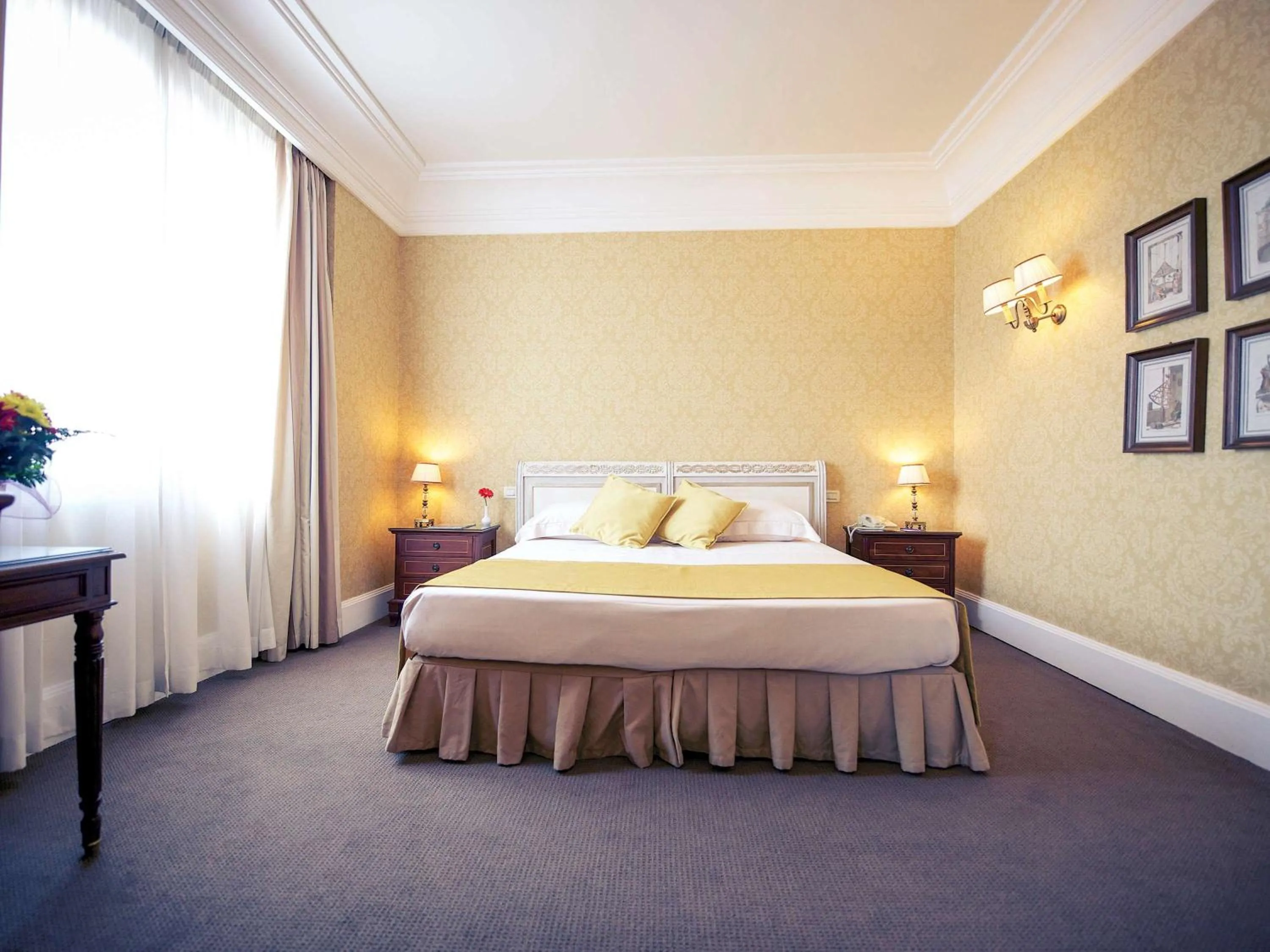 Photo of the whole room, Bed in Mercure Catania Excelsior