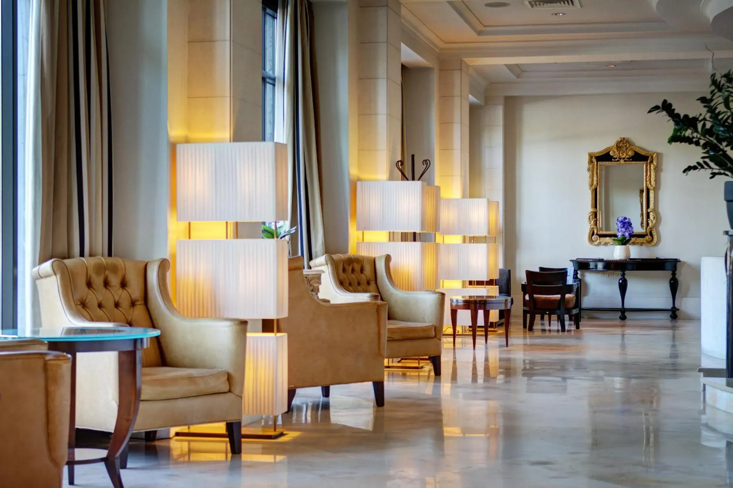 Lobby or reception, Seating Area in Mercure Catania Excelsior