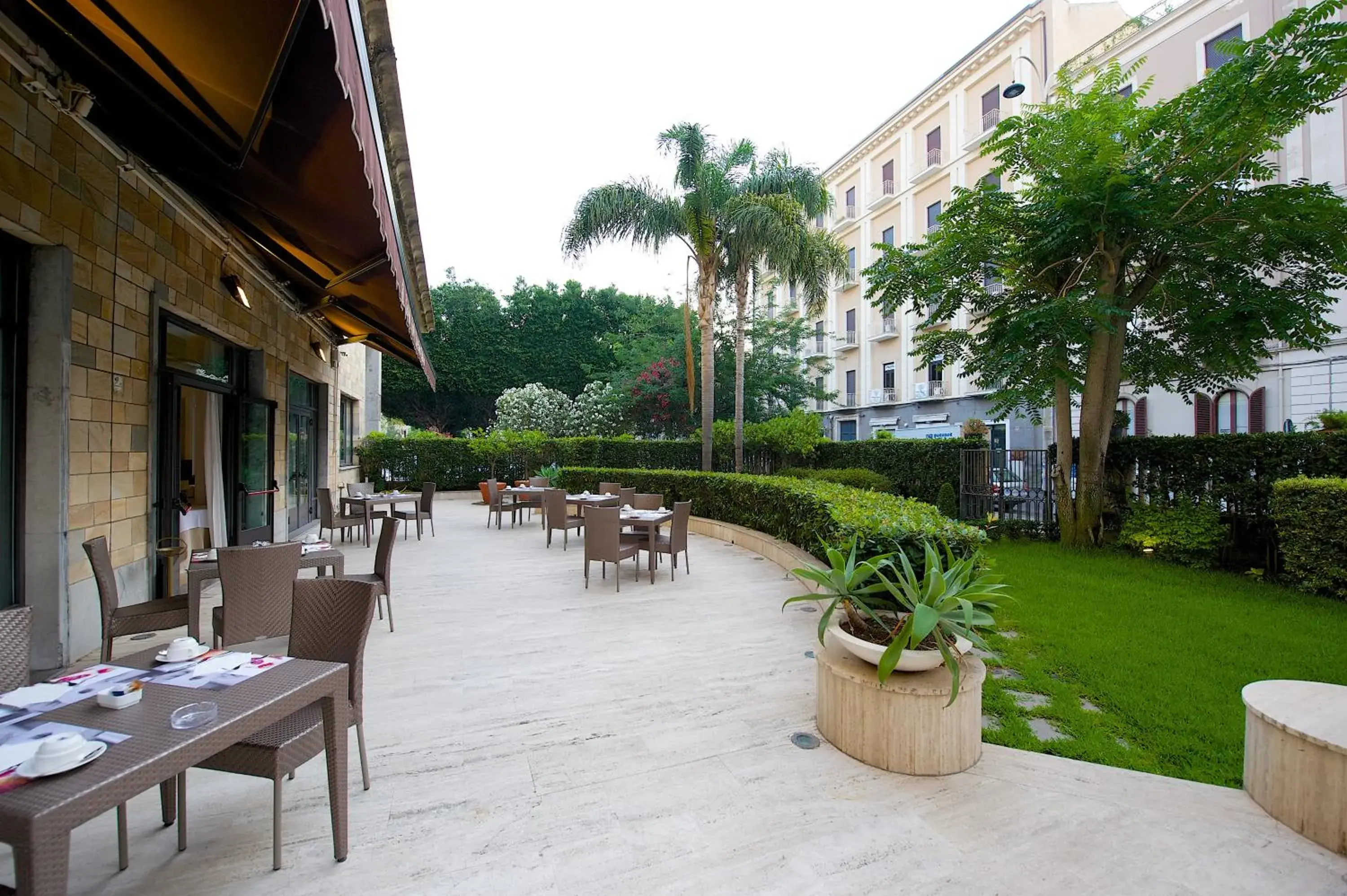 Restaurant/Places to Eat in Mercure Catania Excelsior