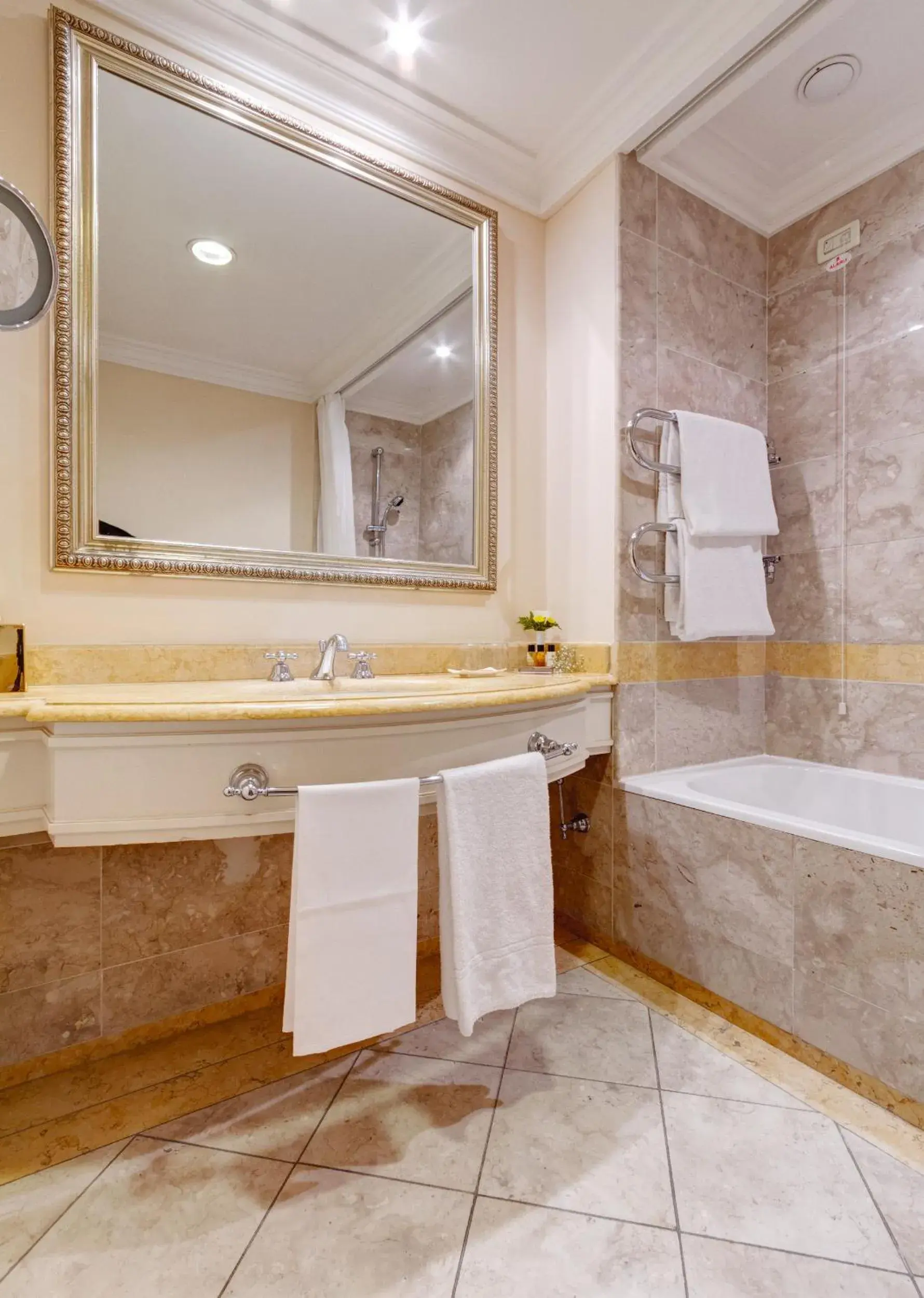 Bathroom in Mercure Catania Excelsior