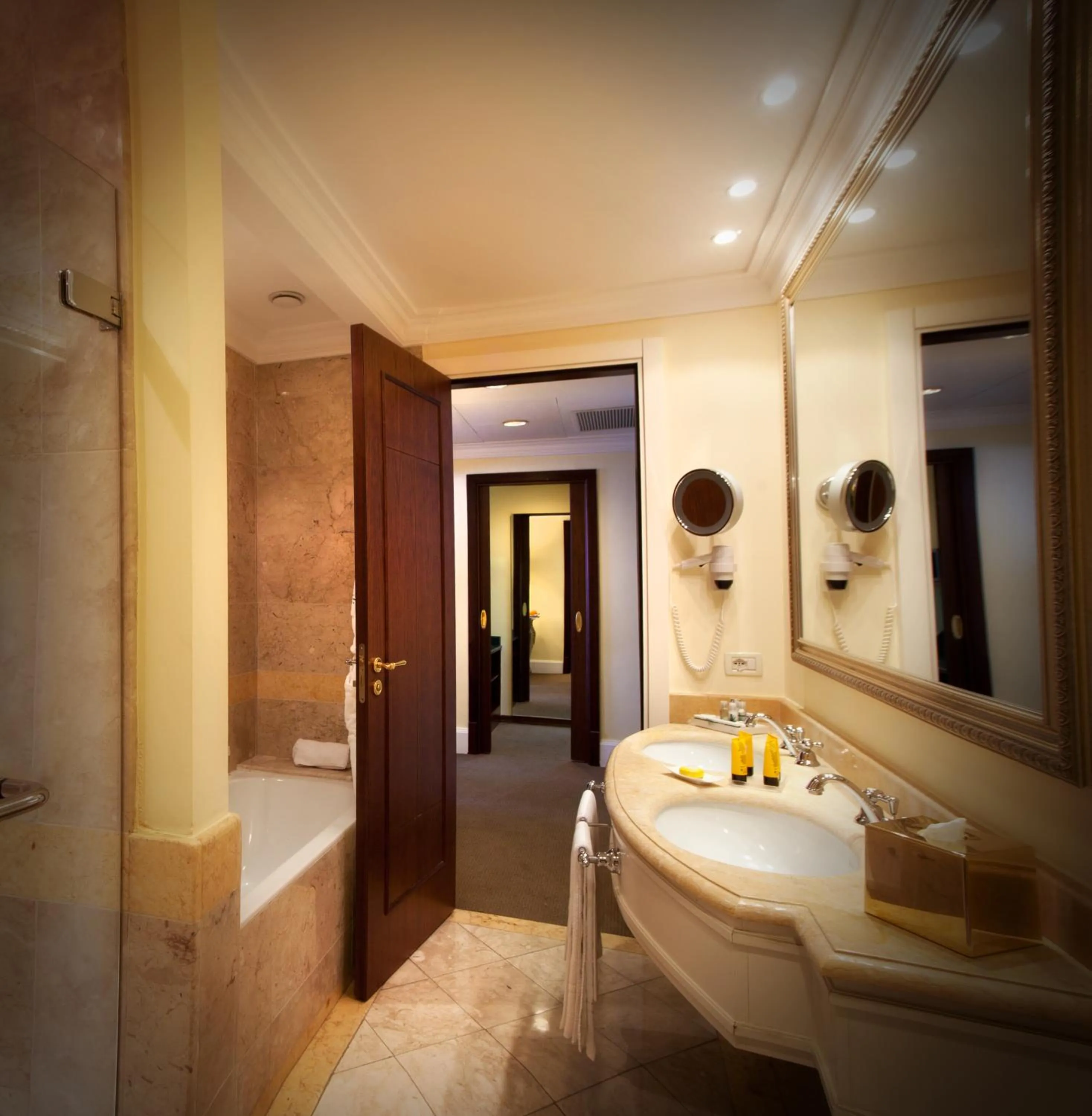 Bathroom, Bed in Mercure Catania Excelsior