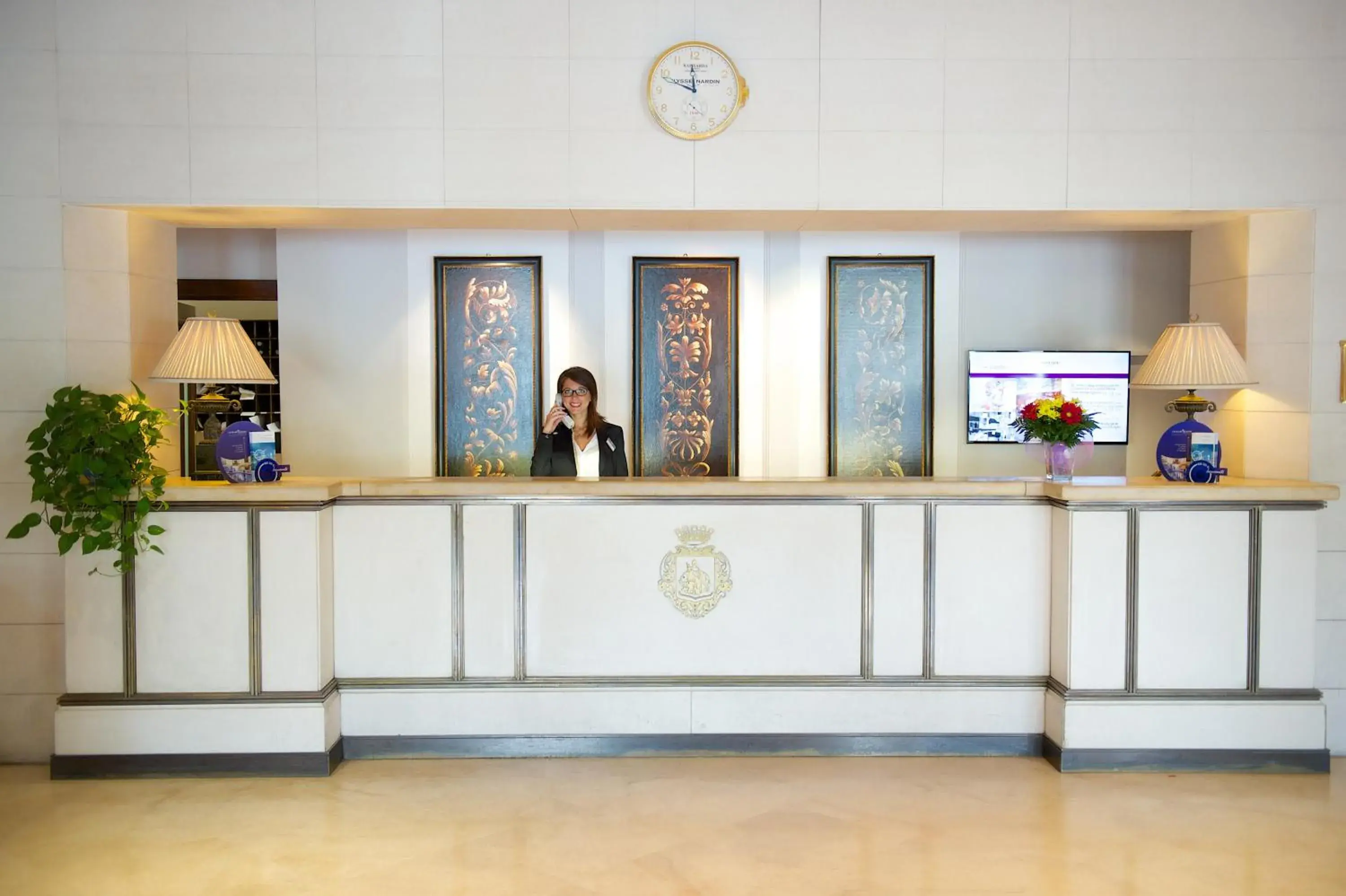Lobby or reception, Staff in Mercure Catania Excelsior