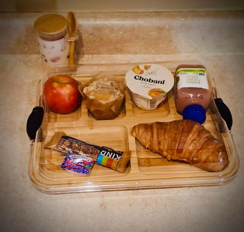 Breakfast in El Noa Noa - 21 and Over