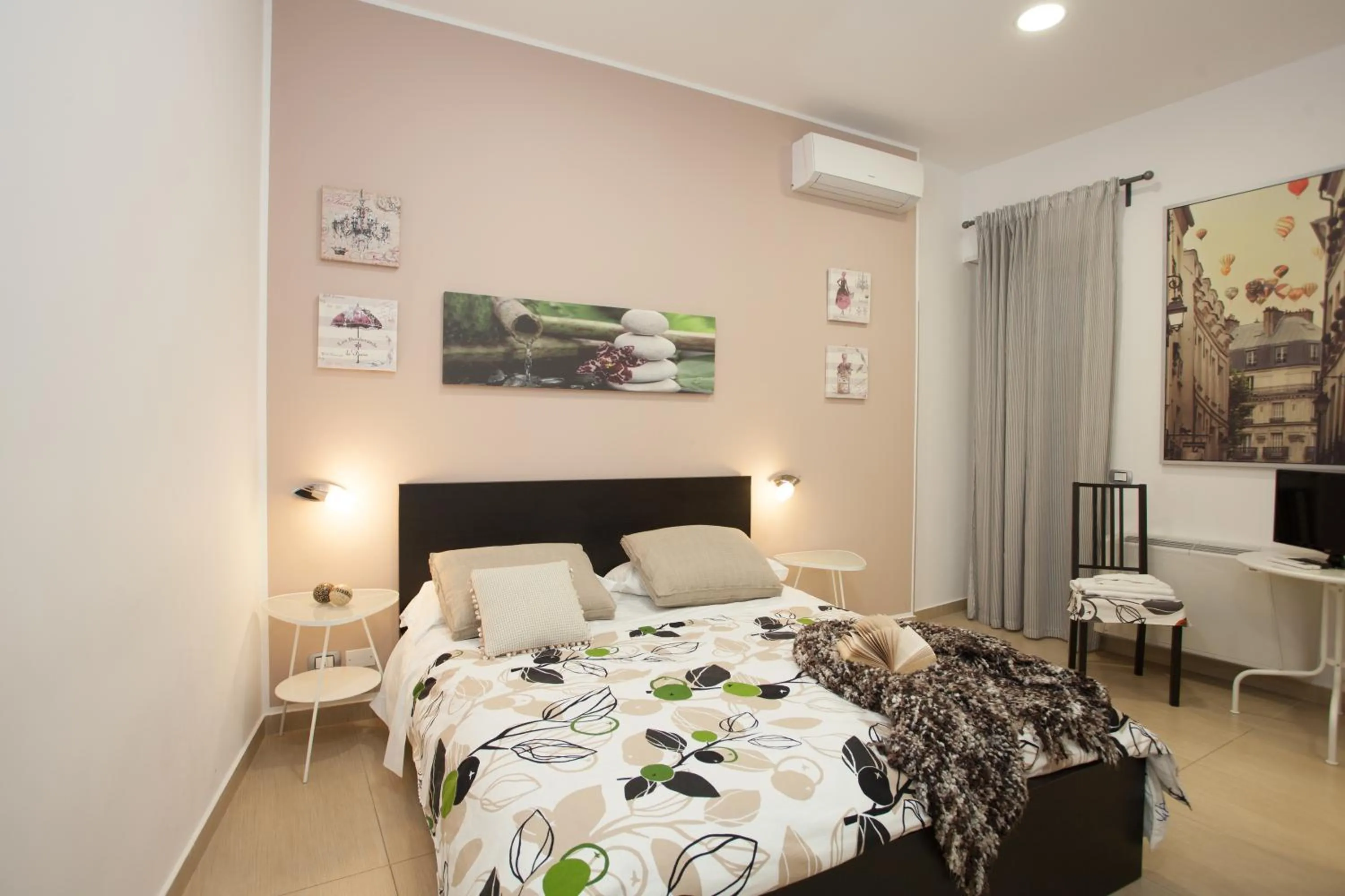 Deluxe Double Room with Internal Batroom  in B&B Trio D'Archi - La Pilozza Infiorata