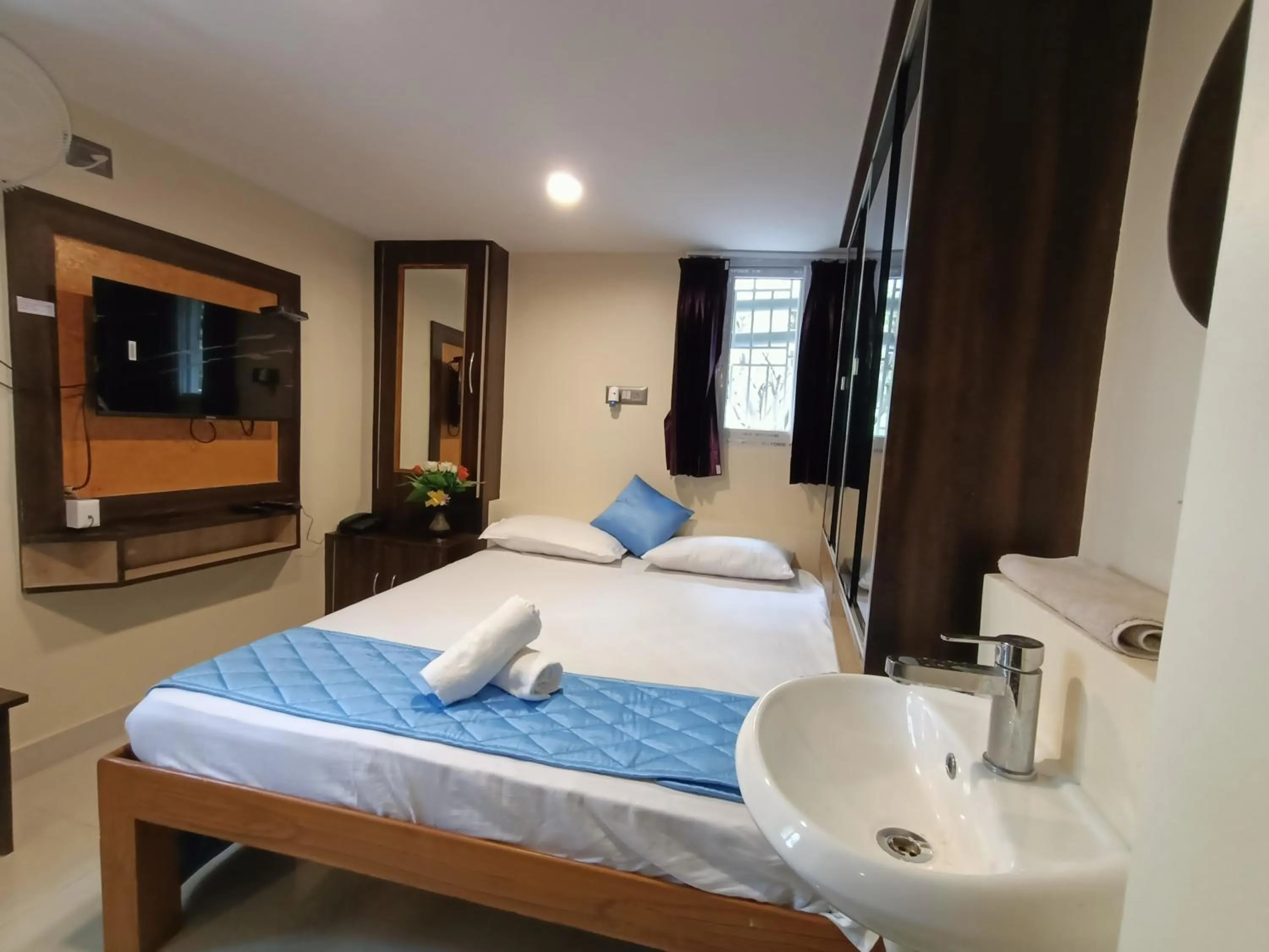 Photo of the whole room, Bed in Bhavan Resorts